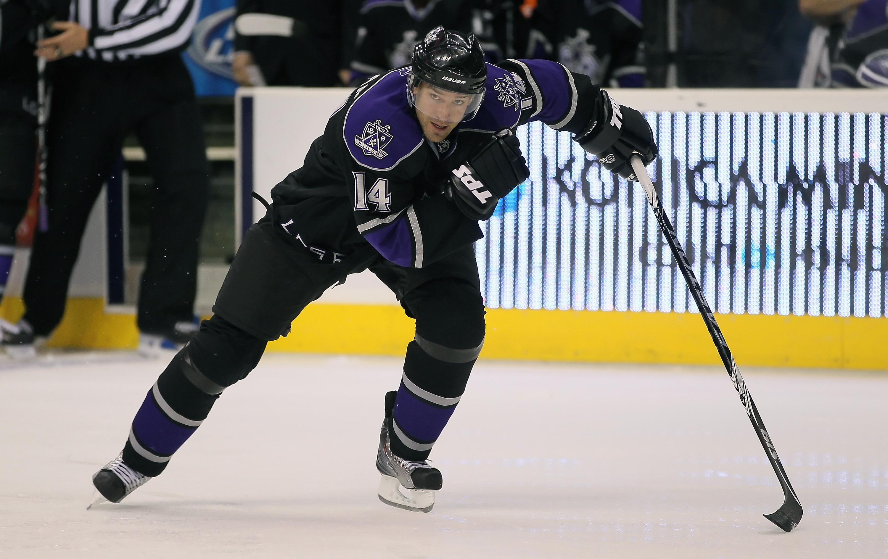 LOS ANGELES, CA - SEPTEMBER 28:  Justin Williams #14 of the Los Angeles Kings skates against the Anaheim Ducks at Staples Center on September 28, 2010 in Los Angeles, California.  (Photo by Jeff Gross/Getty Images)