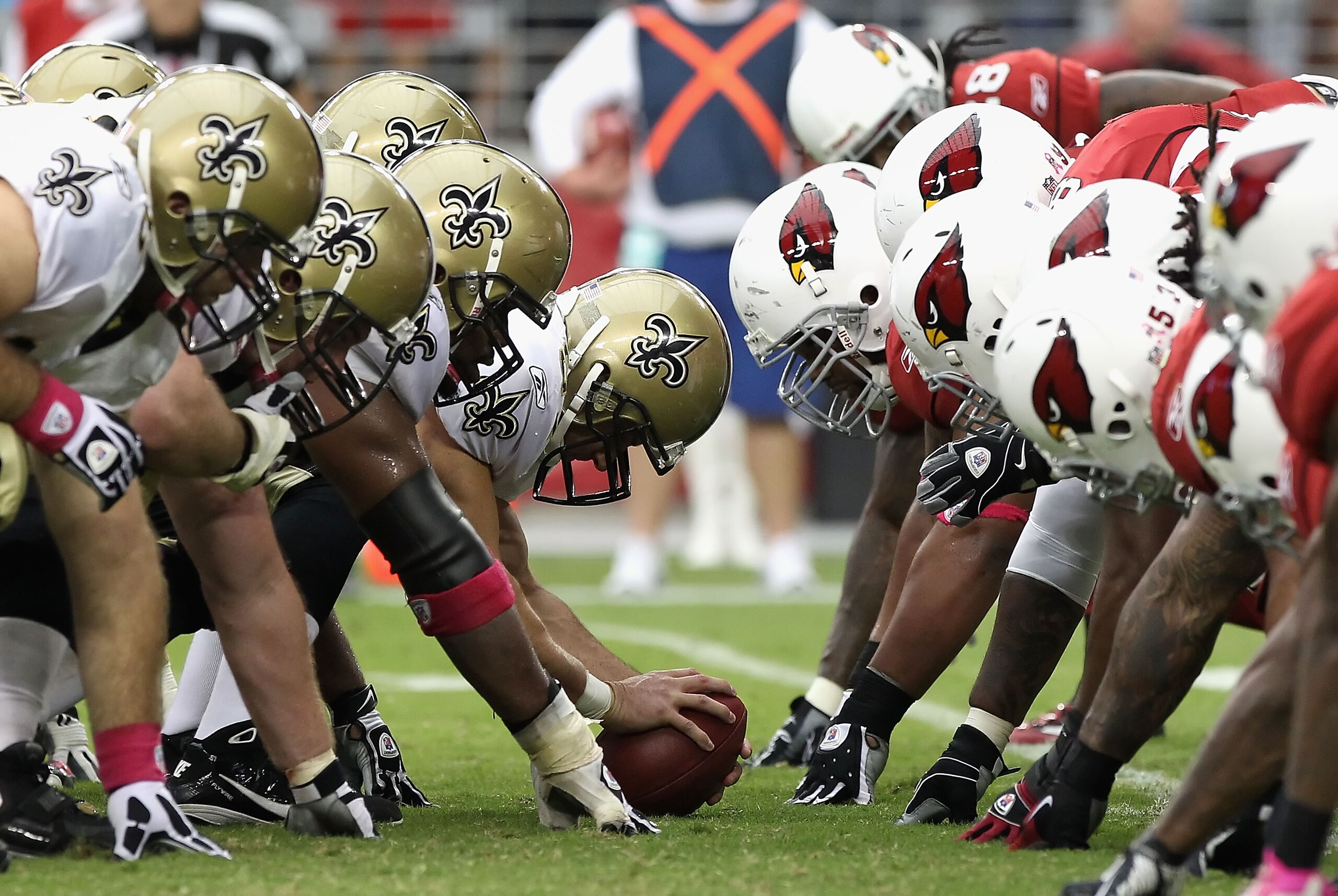 GLENDALE, AZ - OCTOBER 10:  Center Jonathan Goodwin #76 of the New Orleans Saints prepares to snap the ball during the NFL game against the Arizona Cardinals at the University of Phoenix Stadium on October 10, 2010 in Glendale, Arizona.  The Cardinals def