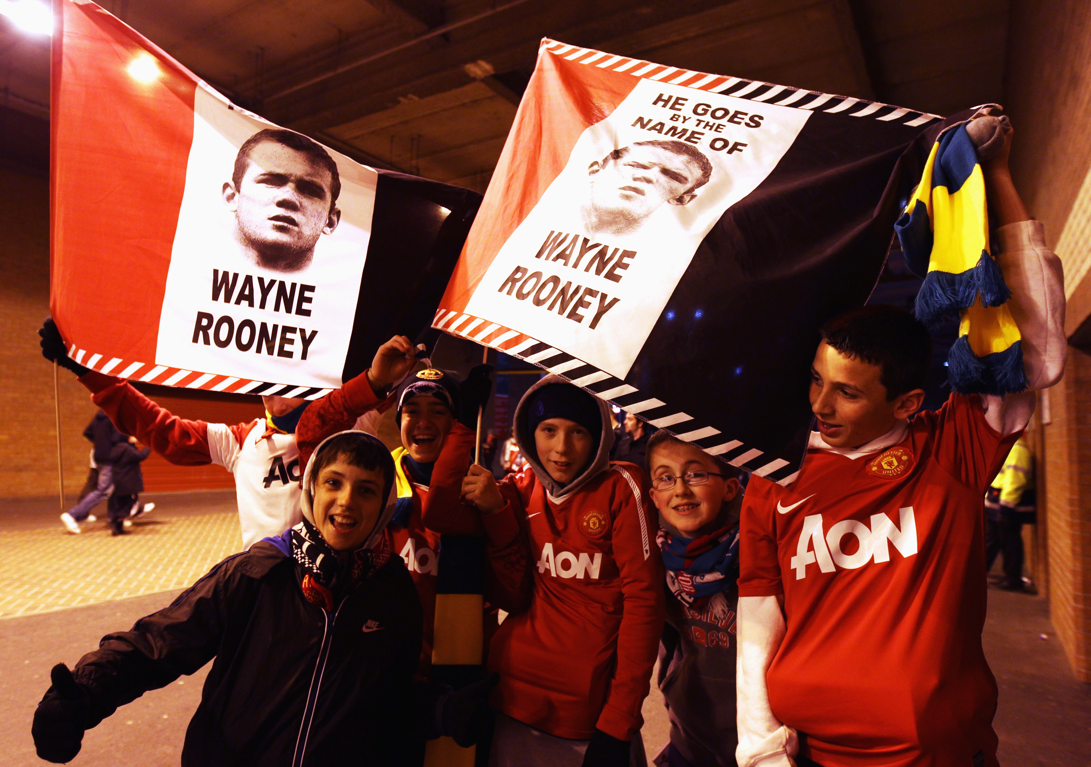 MANCHESTER, ENGLAND - OCTOBER 20:  Manchester United fans show their support for Wayne Rooney prior to the UEFA Champions League Group C match between Manchester United and Bursaspor Kulubu at Old Trafford on October 20, 2010 in Manchester, England. Wayne