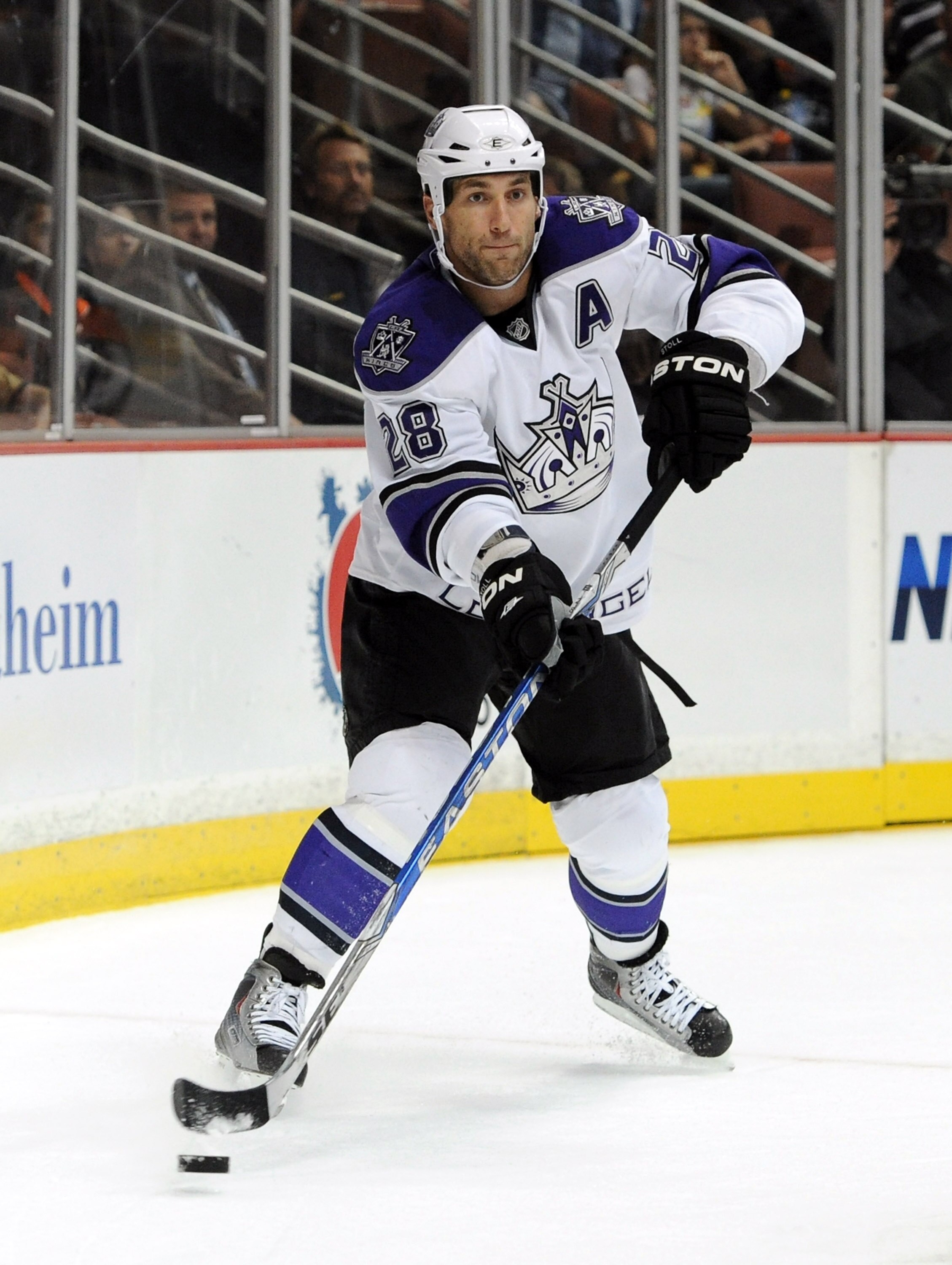 ANAHEIM, CA - OCTOBER 03:  Jarret Stoll #28 of the Los Angeles Kings passes against the Anaheim Ducks at Honda Center on October 3, 2010 in Anaheim, California.  (Photo by Harry How/Getty Images)