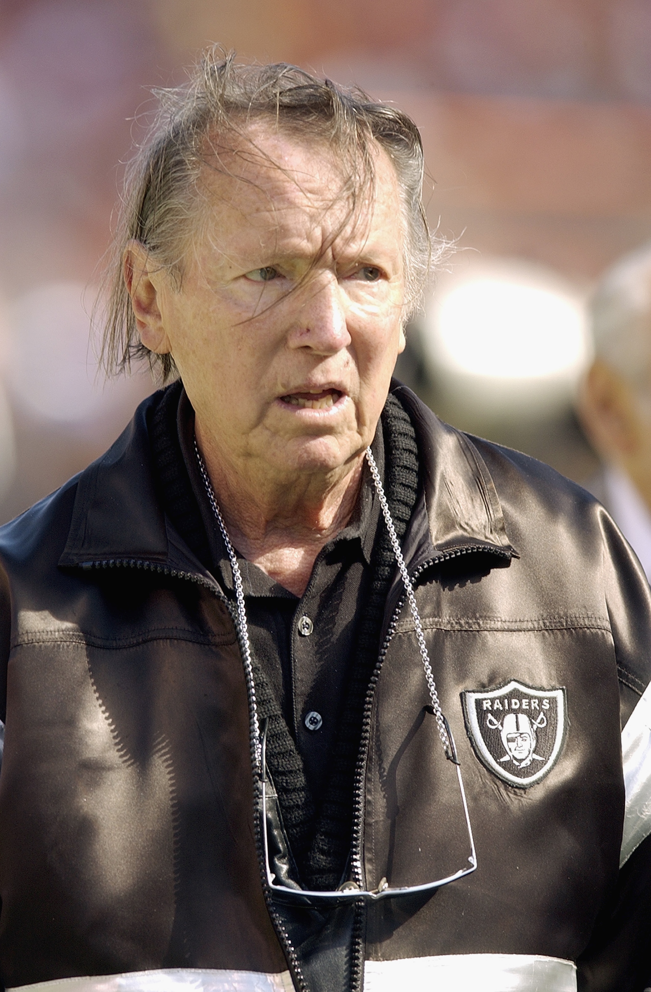 CLEVELAND, OH - OCTOBER 12:  Team Owner Al Davis of the Oakland Raiders looks on prior to the game against the Cleveland Browns on October 12, 2003 at Cleveland Browns Stadium in Cleveland, Ohio.  The Browns defeated the Raiders 13-7 (Photo by David Maxwe