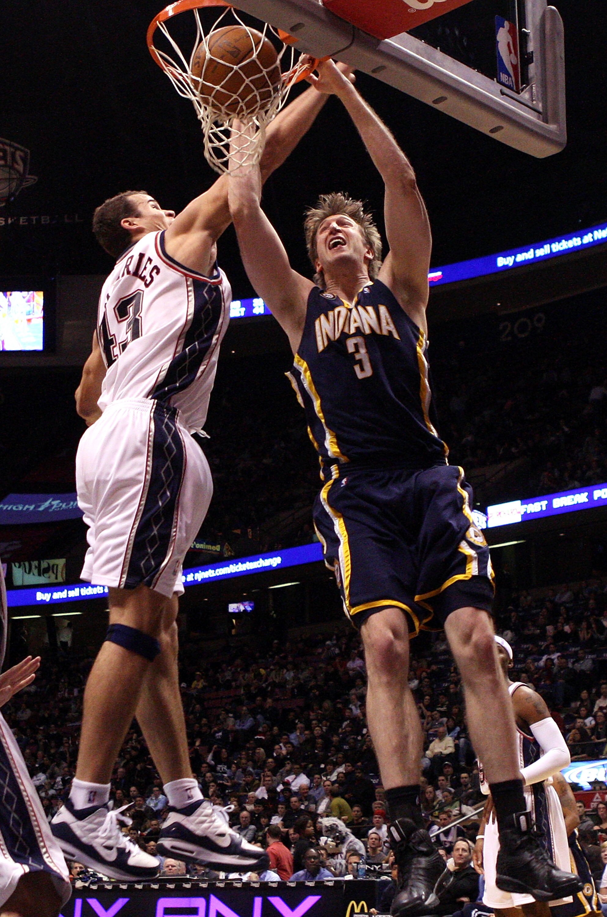 EAST RUTHERFORD, NJ - JANUARY 15:  Troy Murphy #3 of the Indiana Pacers dunks the ball against Kris Humphries #43 of the New Jersey Nets at the Izod Center on January 15, 2010 in East Rutherford, New Jersey. NOTE TO USER: User expressly acknowledges and a