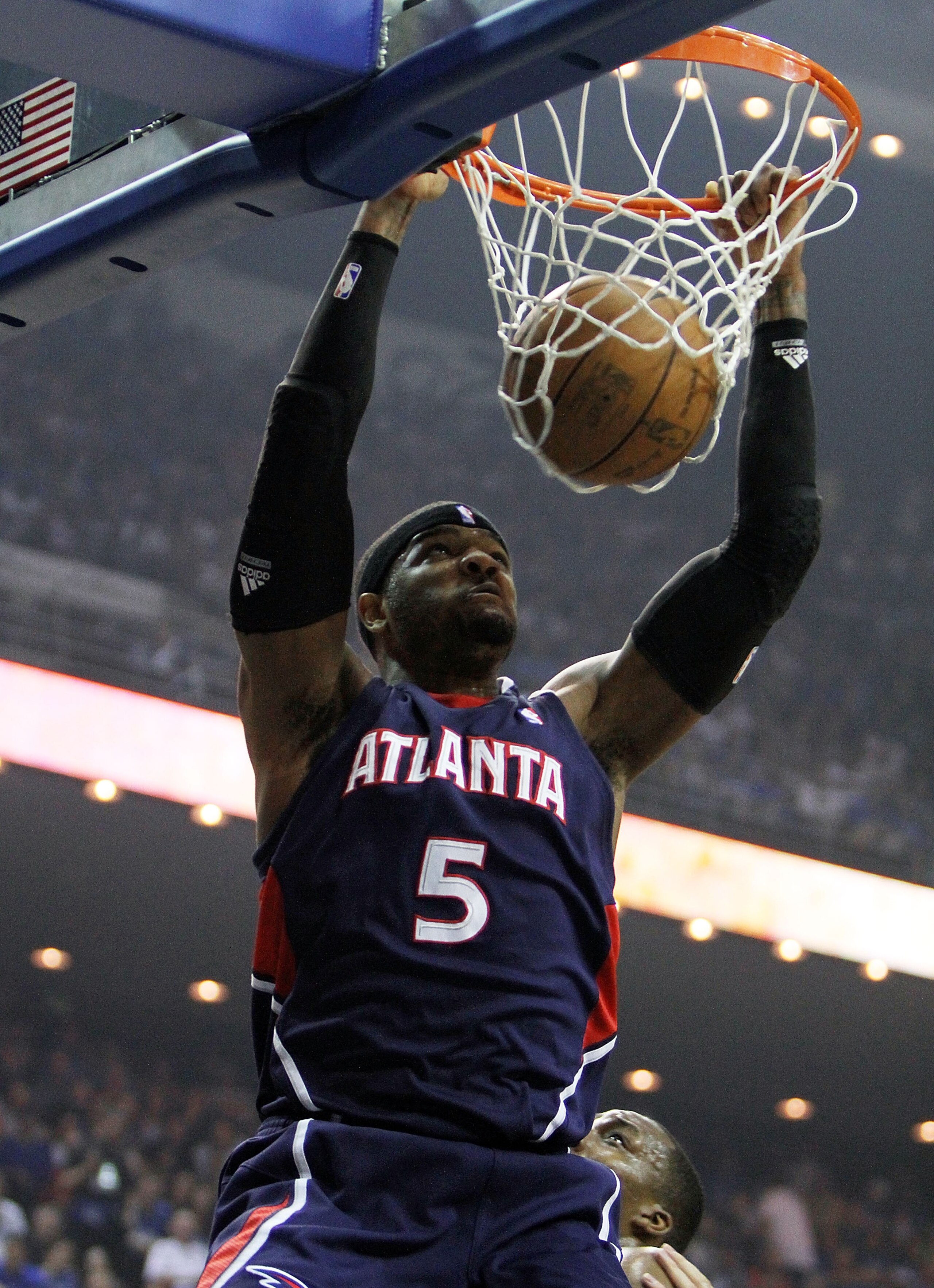 ORLANDO, FL - MAY 06:  Josh Smith #5 of the Atlanta Hawks dunks against the Orlando Magic in Game Two of the Eastern Conference Semifinals during the 2010 NBA Playoffs at Amway Arena on May 6, 2010 in Orlando, Florida. NOTE TO USER: User expressly acknowl