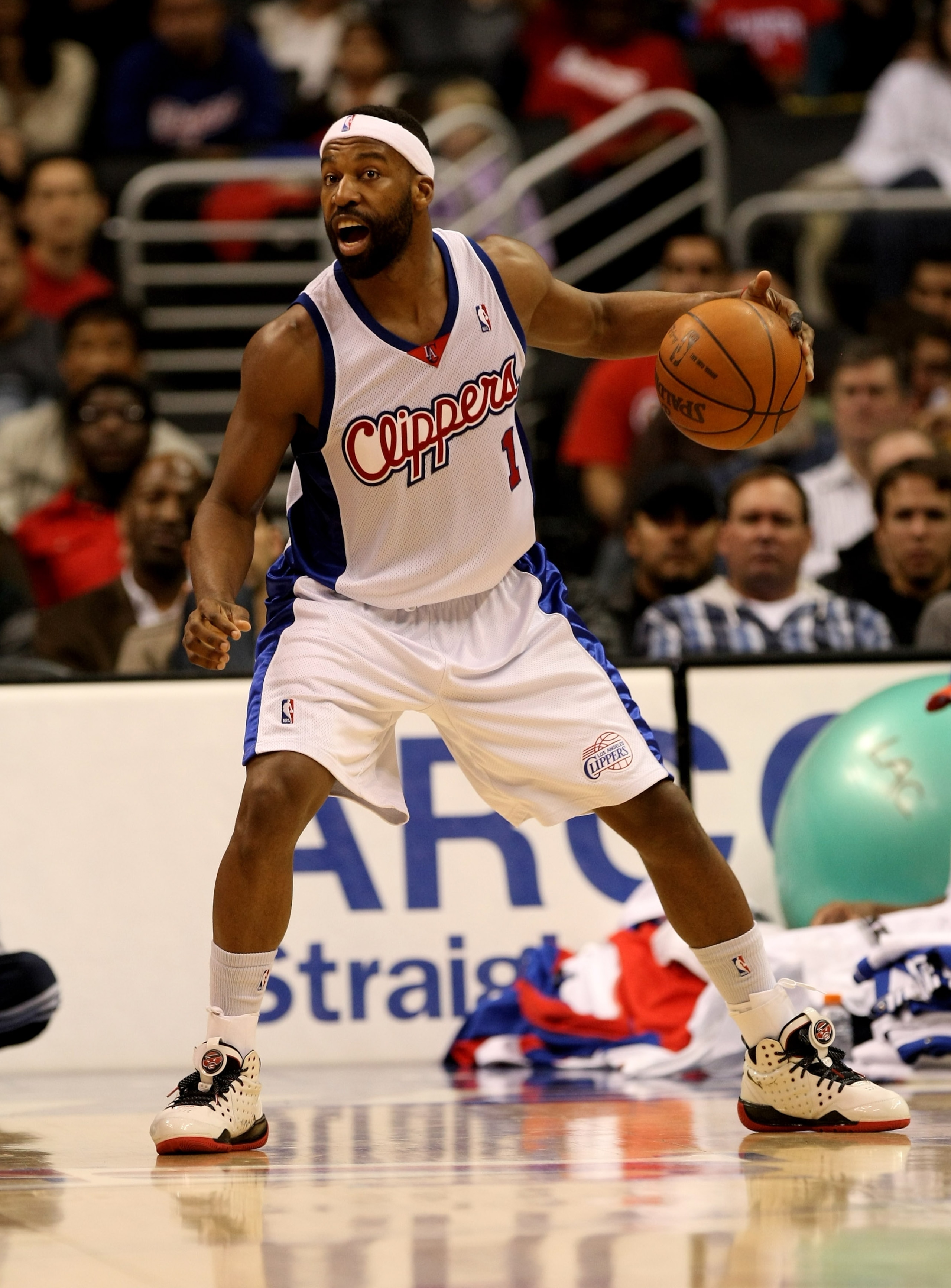 LOS ANGELES - JANUARY 18:  Baron Davis #1 of the Los Angeles Clippers controls the ball against the New Jersey Nets on January 18, 2010 at Staples Center in Los Angeles, California. The Clippers won 106-95.  NOTE TO USER: User expressly acknowledges and a