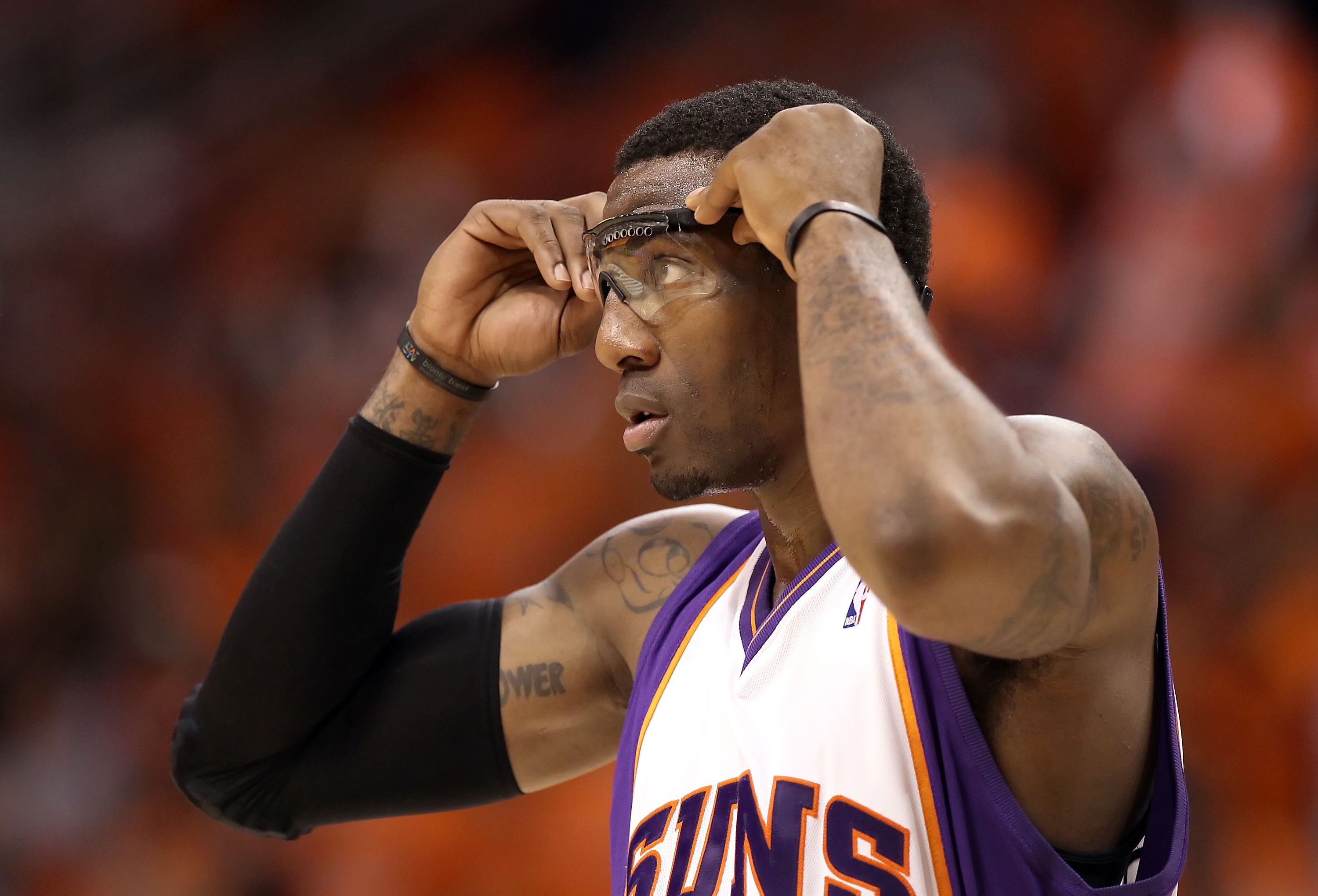 PHOENIX - MAY 29:  Amar'e Stoudemire #1 of the Phoenix Suns in action during Game Six of the Western Conference finals of the 2010 NBA Playoffs against the Los Angeles Lakers at US Airways Center on May 29, 2010 in Phoenix, Arizona. The Lakers defeated th