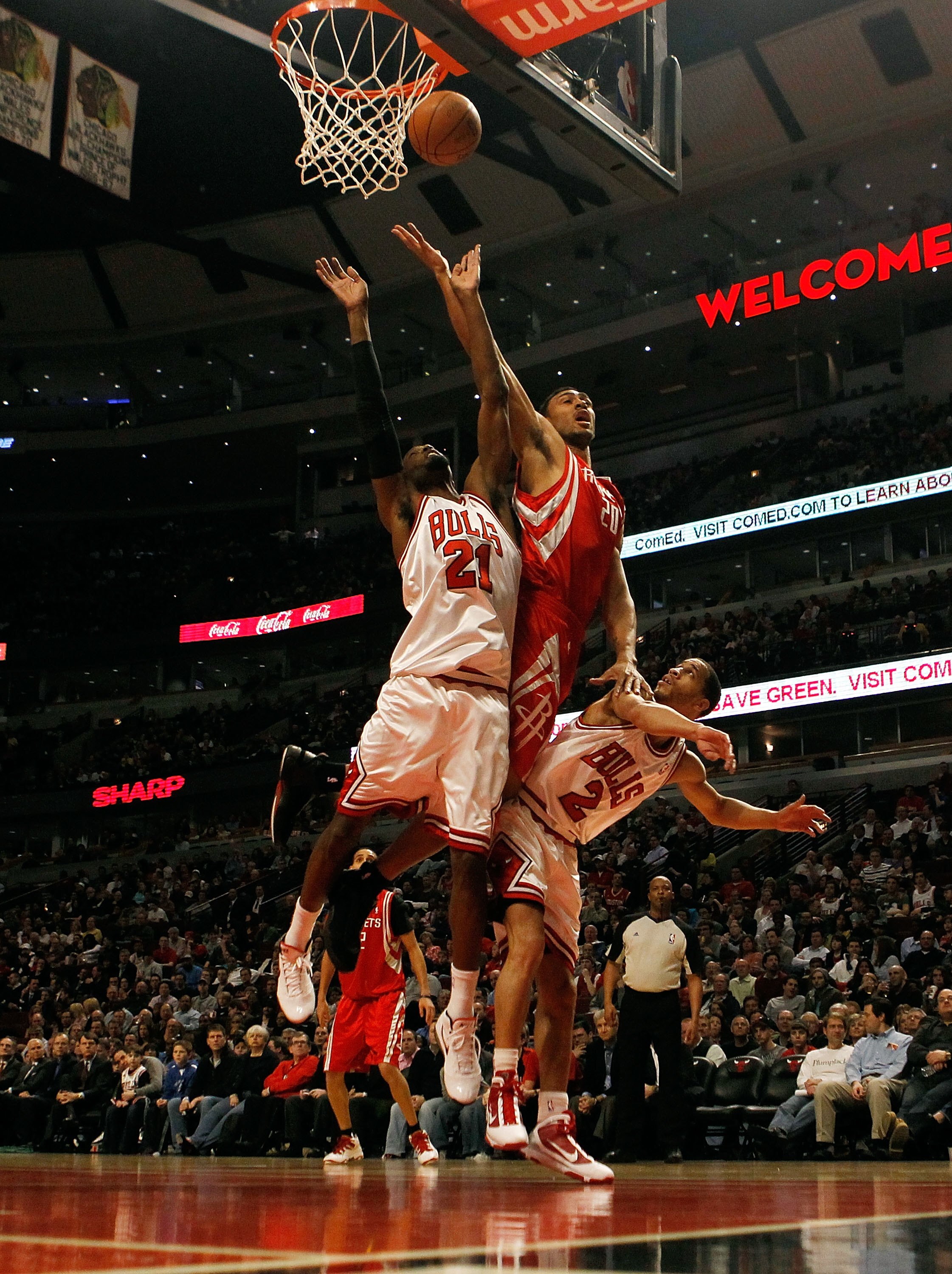 CHICAGO - MARCH 22: Jared Jefferies #20 of the Houston Rockets tries to put up a shot between Hakim Warrick #21 and Jannero Pargo #2 of the Chicago Bulls at the United Center on March 22, 2010 in Chicago, Illinois. NOTE TO USER: User expressly acknowledge