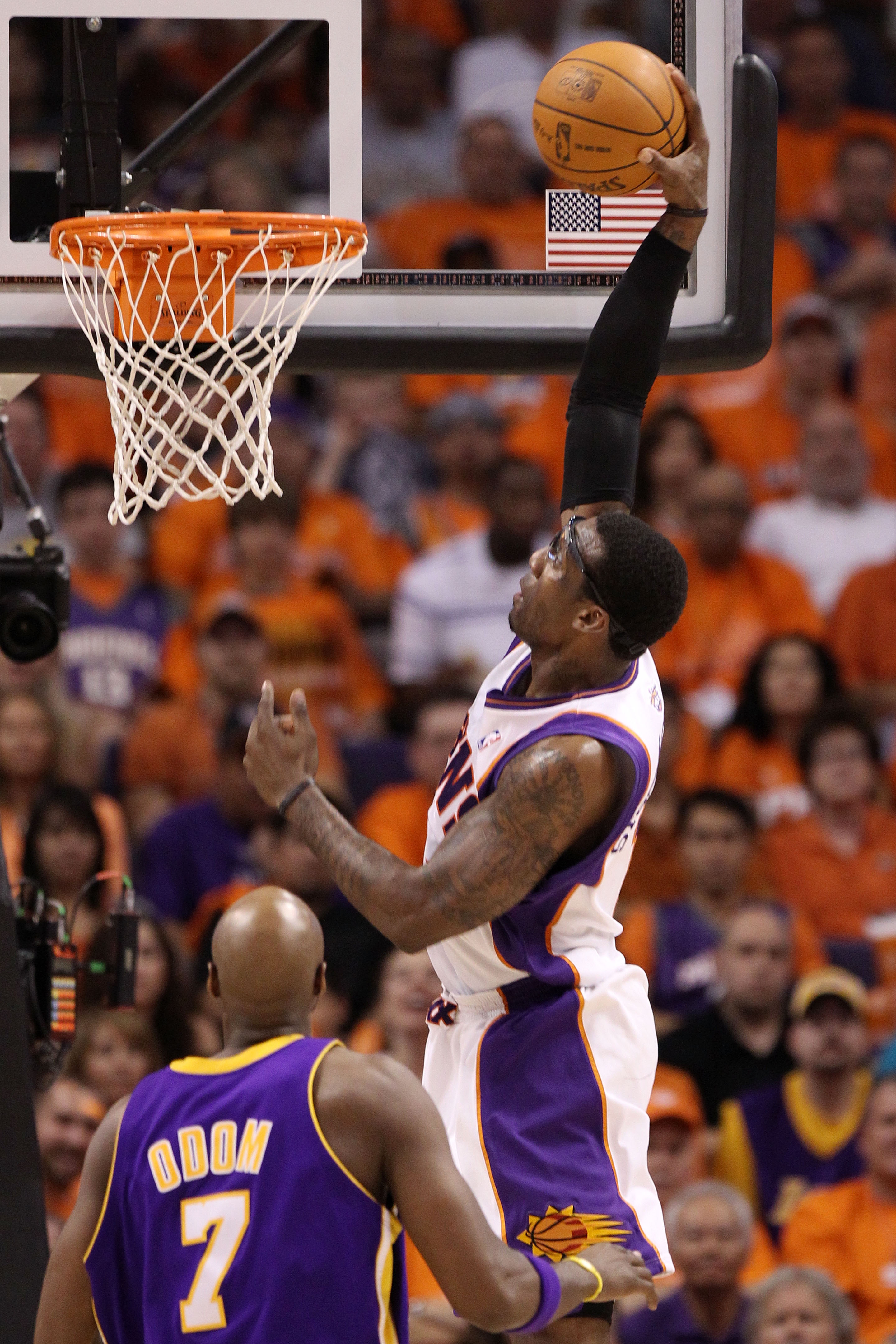 PHOENIX - MAY 29:  Amar'e Stoudemire #1 of the Phoenix Suns goes to dunk the ball against the Los Angeles Lakers in the third quarter of Game Six of the Western Conference Finals during the 2010 NBA Playoffs at US Airways Center on May 29, 2010 in Phoenix
