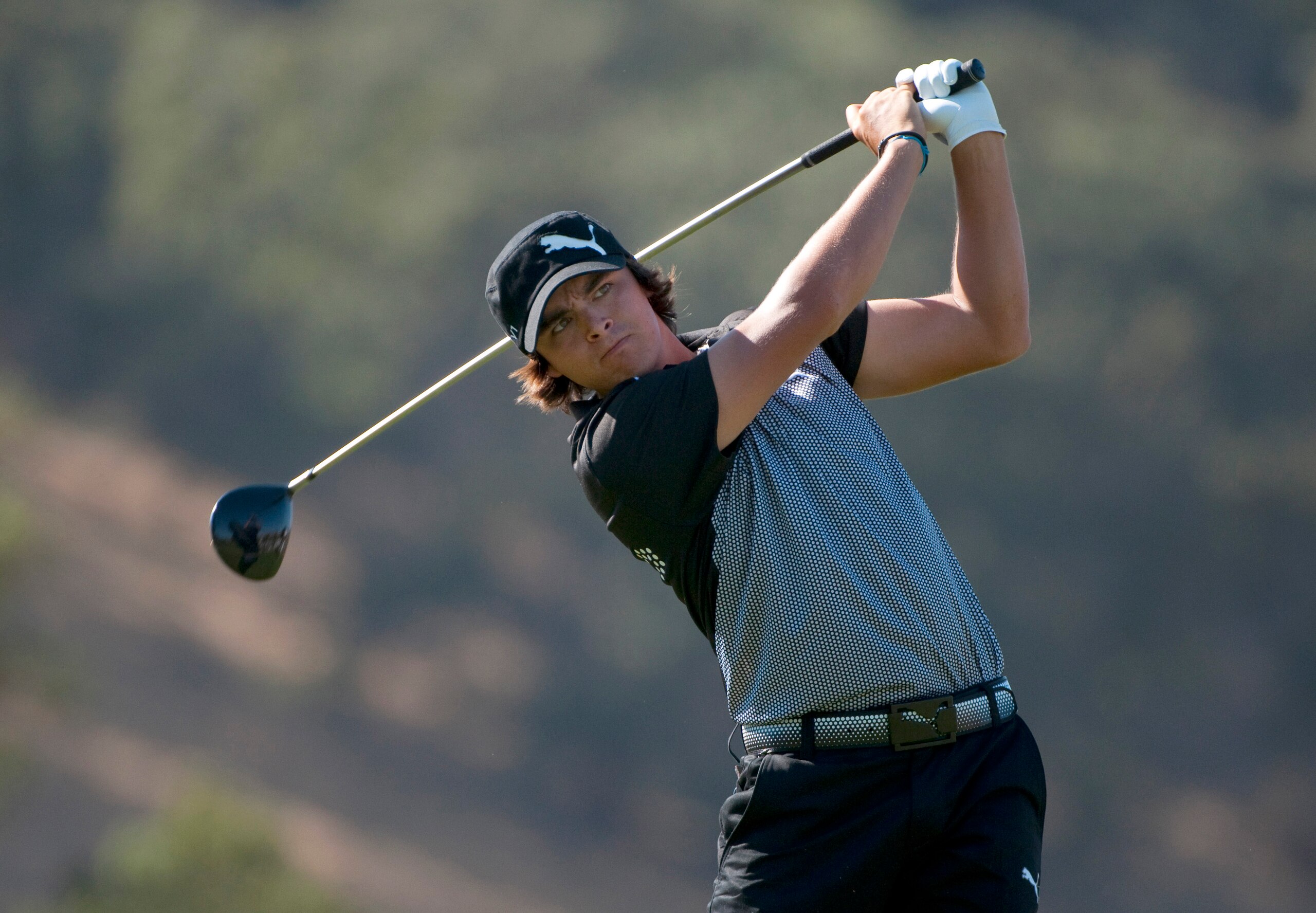 SAN MARTIN, CA - OCTOBER 15:  Rickie Fowler hits a tee shot on the ninth hole during the second round of the Frys.com Open at the CordeValle Golf Club on October 15, 2010 in San Martin, California.  (Photo by Robert Laberge/Getty Images)