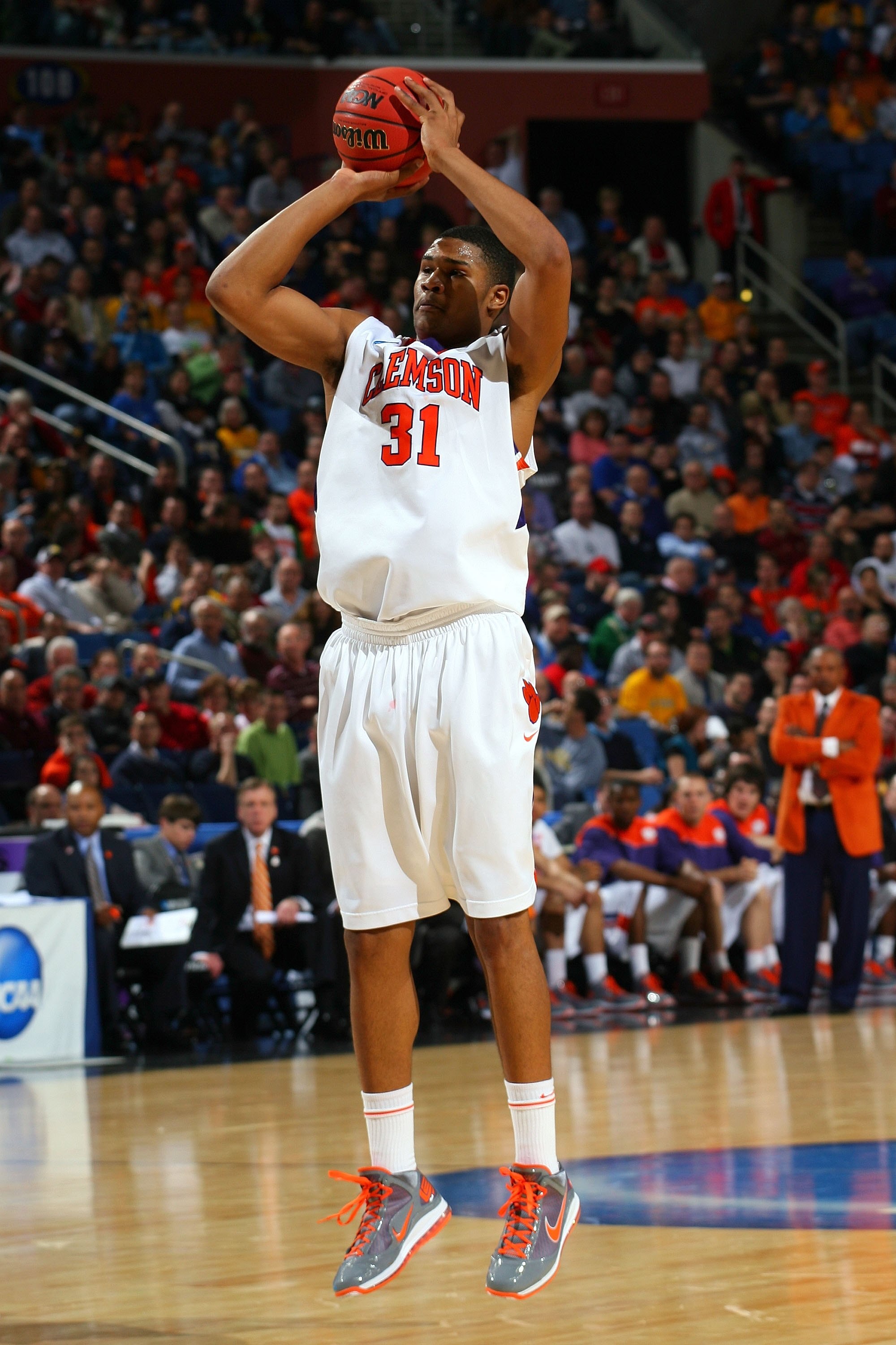 BUFFALO, NY - MARCH 19:  Devin Booker #31 of the Clemson Tigers handles shoots against the Missouri Tigers during the first round of the 2010 NCAA men's basketball tournament at HSBC Arena on March 19, 2010 in Buffalo, New York.  (Photo by Rick Stewart/Ge