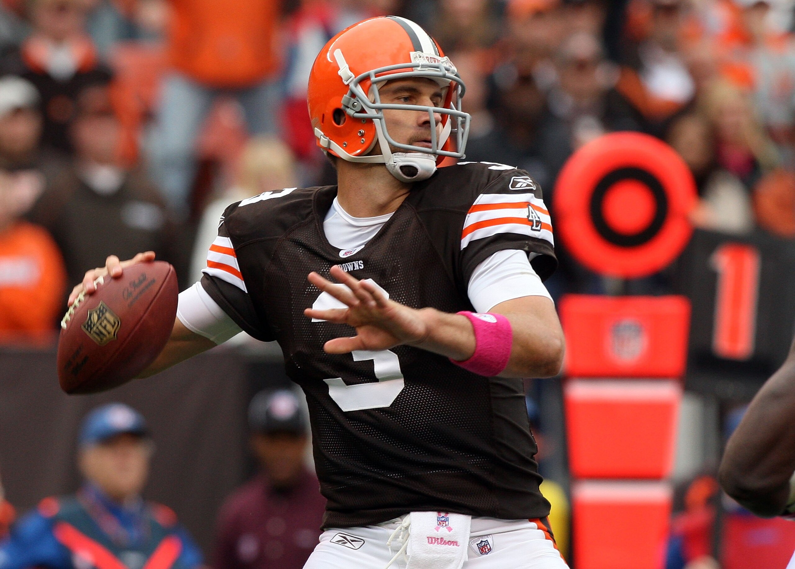 CLEVELAND - OCTOBER 04:  Derek Anderson #3 of the Cleveland Browns throws a pass against the Cincinnati Bengals during their game at Cleveland Browns Stadium on October 4, 2009 in Cleveland, Ohio. The Bengals defeated the Browns 23-20 in overtime.  (Photo