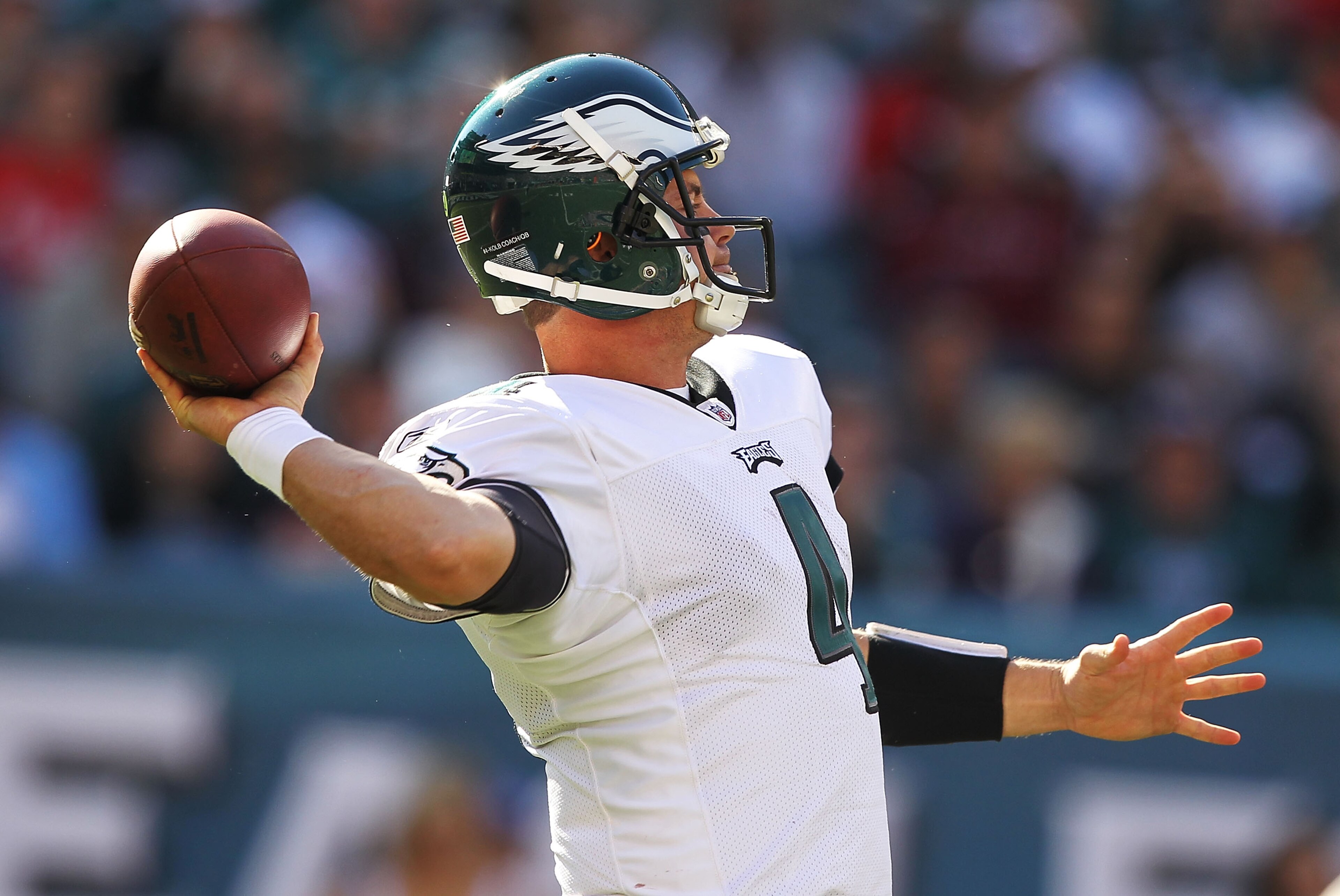 PHILADELPHIA - OCTOBER 17:  Kevin Kolb #4 of the Philadelphia Eagles passes a touchdown to Jeremy Maclin #18 in the third quarteragainst the Atlanta Falcons during their game at Lincoln Financial Field on October 17, 2010 in Philadelphia, Pennsylvania.  (