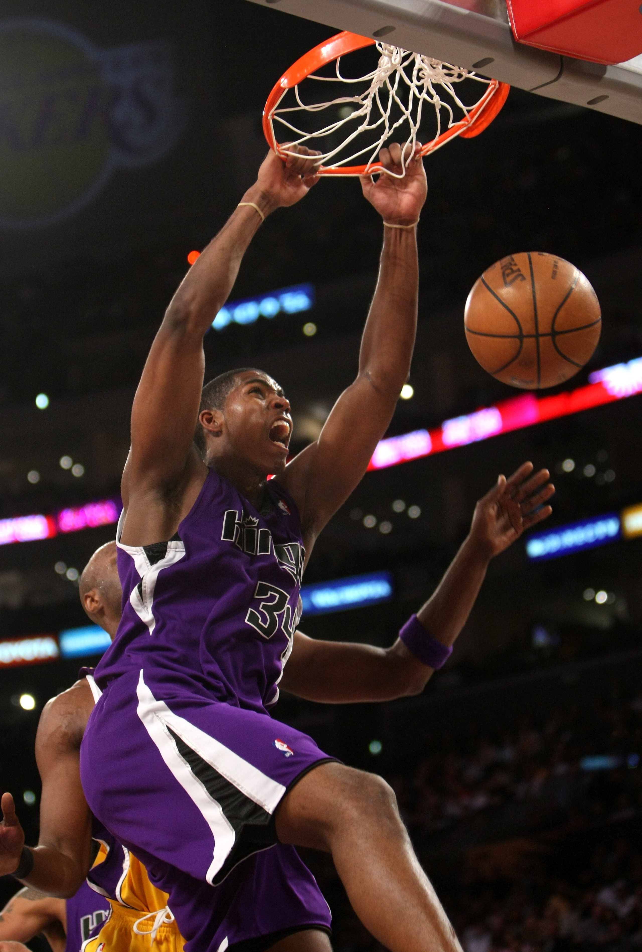 LOS ANGELES, CA - DECEMBER 12:  Jason Thompson #34 of the Sacramento Kings dunks against the Los Angeles Lakers on December 12, 2008 at Staples Center in Los Angeles, California.  The Lakers won 112-103.   NOTE TO USER: User expressly acknowledges and agr