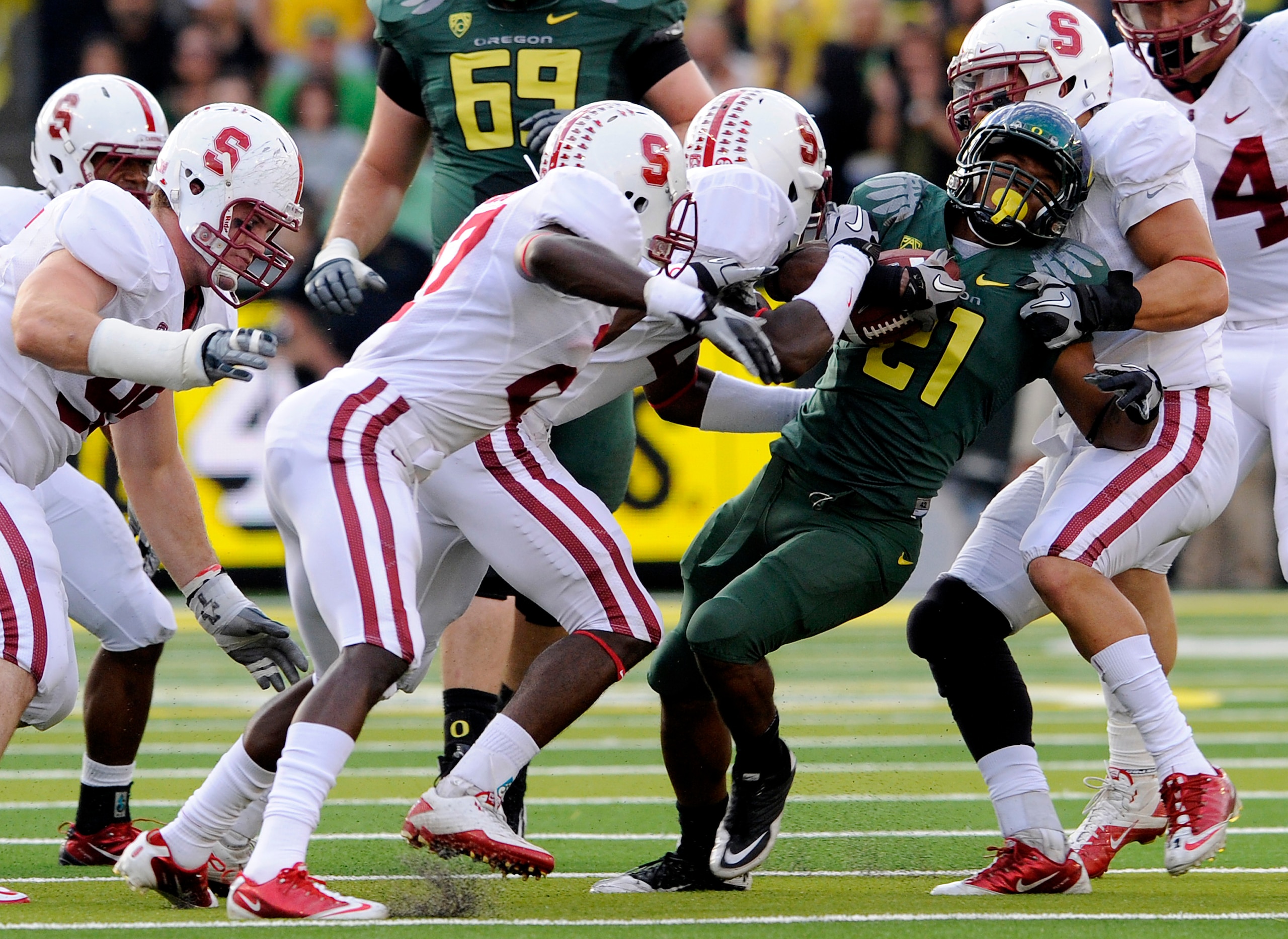 EUGENE, OR - OCTOBER 2: Stanford Cardinal defenders struggle to bring down running back LaMichael James #21 of the Oregon Ducks celebrates as he scores a touchdown in the second quarter of the game against the Stanford Cardinal at Autzen Stadium on Octobe EUGENE, OR - OCTOBER 2: Stanford Cardinal defenders struggle to bring down running back LaMichael James #21 of the Oregon Ducks celebrates as he scores a touchdown in the second quarter of the game against the Stanford Cardinal at Autzen Stadium on Octobe