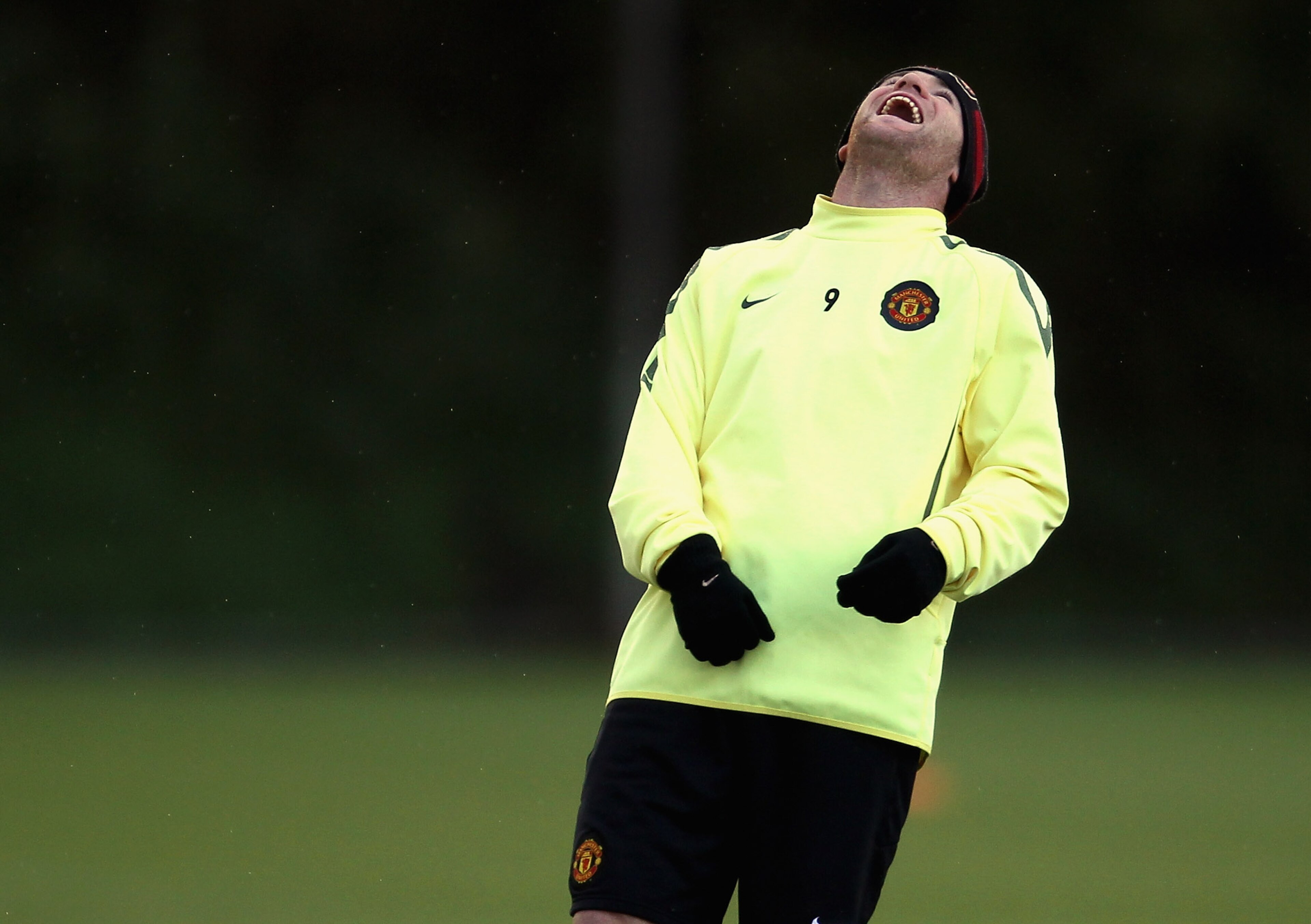 MANCHESTER, ENGLAND - OCTOBER 19: Wayne Rooney of Manchester United enjoys a joke during a training session at the Carrington Training Complex on October 19, 2010 in Manchester, England. (Photo by Alex Livesey/Getty Images) MANCHESTER, ENGLAND - OCTOBER 19: Wayne Rooney of Manchester United enjoys a joke during a training session at the Carrington Training Complex on October 19, 2010 in Manchester, England. (Photo by Alex Livesey/Getty Images)