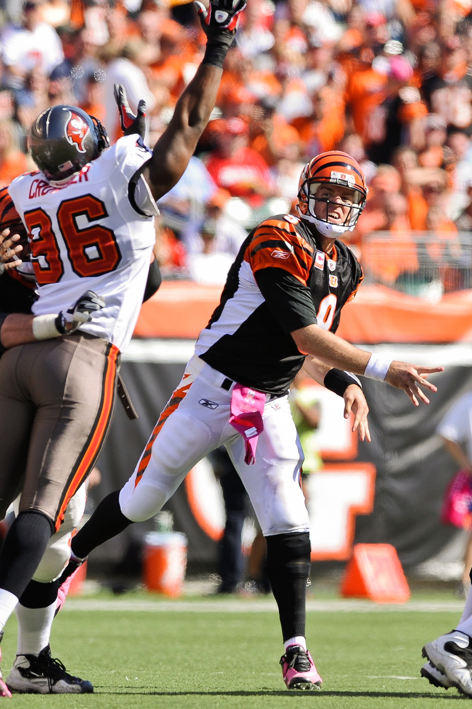 CINCINNATI, OH - OCTOBER 10: Quarterback Carson Palmer #9 of the Cincinnati Bengals throws against the Tampa Bay Buccaneers at Paul Brown Stadium on October 10, 2010 in Cincinnati, Ohio. (Photo by Jamie Sabau/Getty Images)