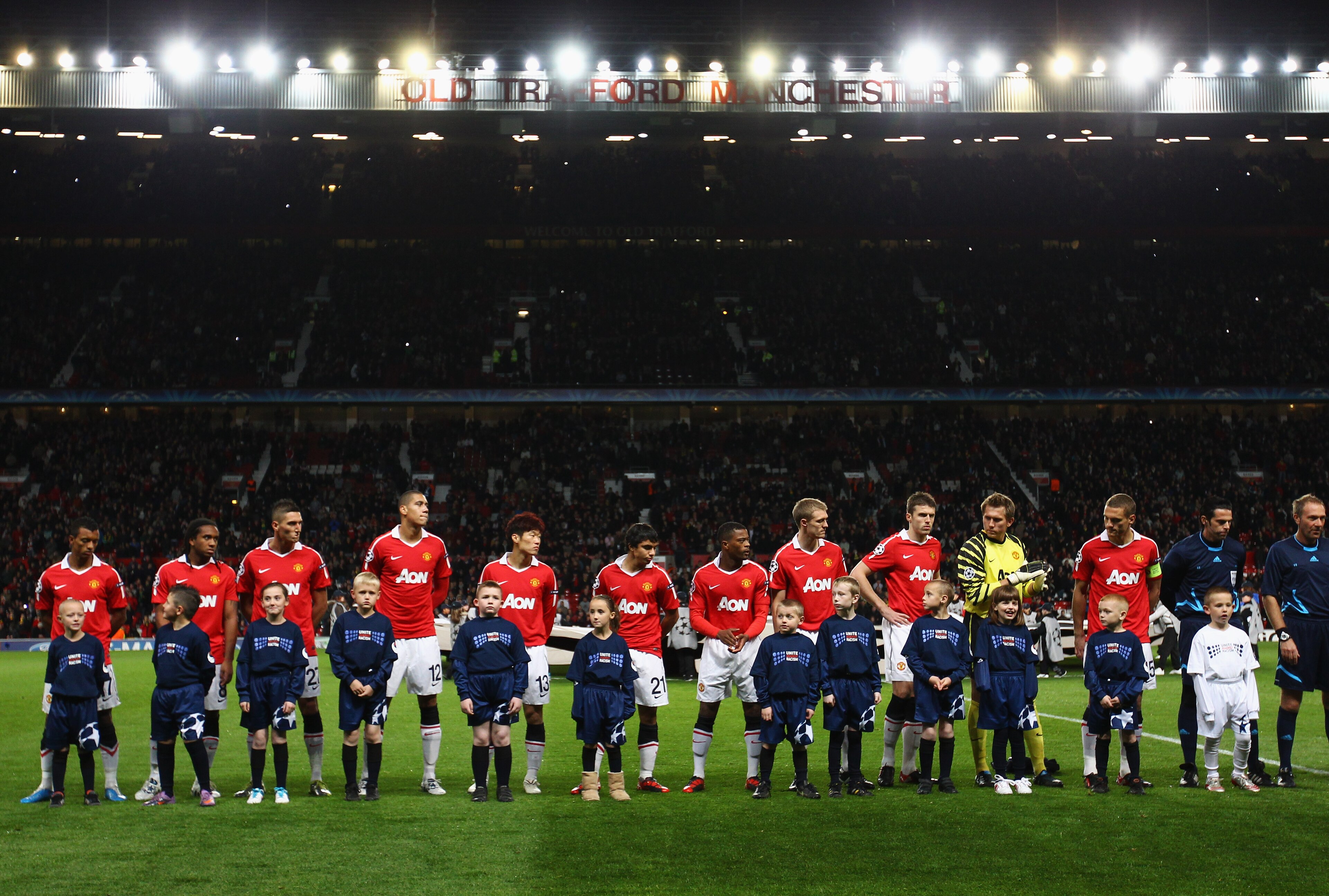 MANCHESTER, ENGLAND - OCTOBER 20: Manchester United players and mascots line up prior to the UEFA Champions League Group C match between Manchester United and Bursaspor Kulubu at Old Trafford on October 20, 2010 in Manchester, England. (Photo by Alex Li MANCHESTER, ENGLAND - OCTOBER 20: Manchester United players and mascots line up prior to the UEFA Champions League Group C match between Manchester United and Bursaspor Kulubu at Old Trafford on October 20, 2010 in Manchester, England. (Photo by Alex Li