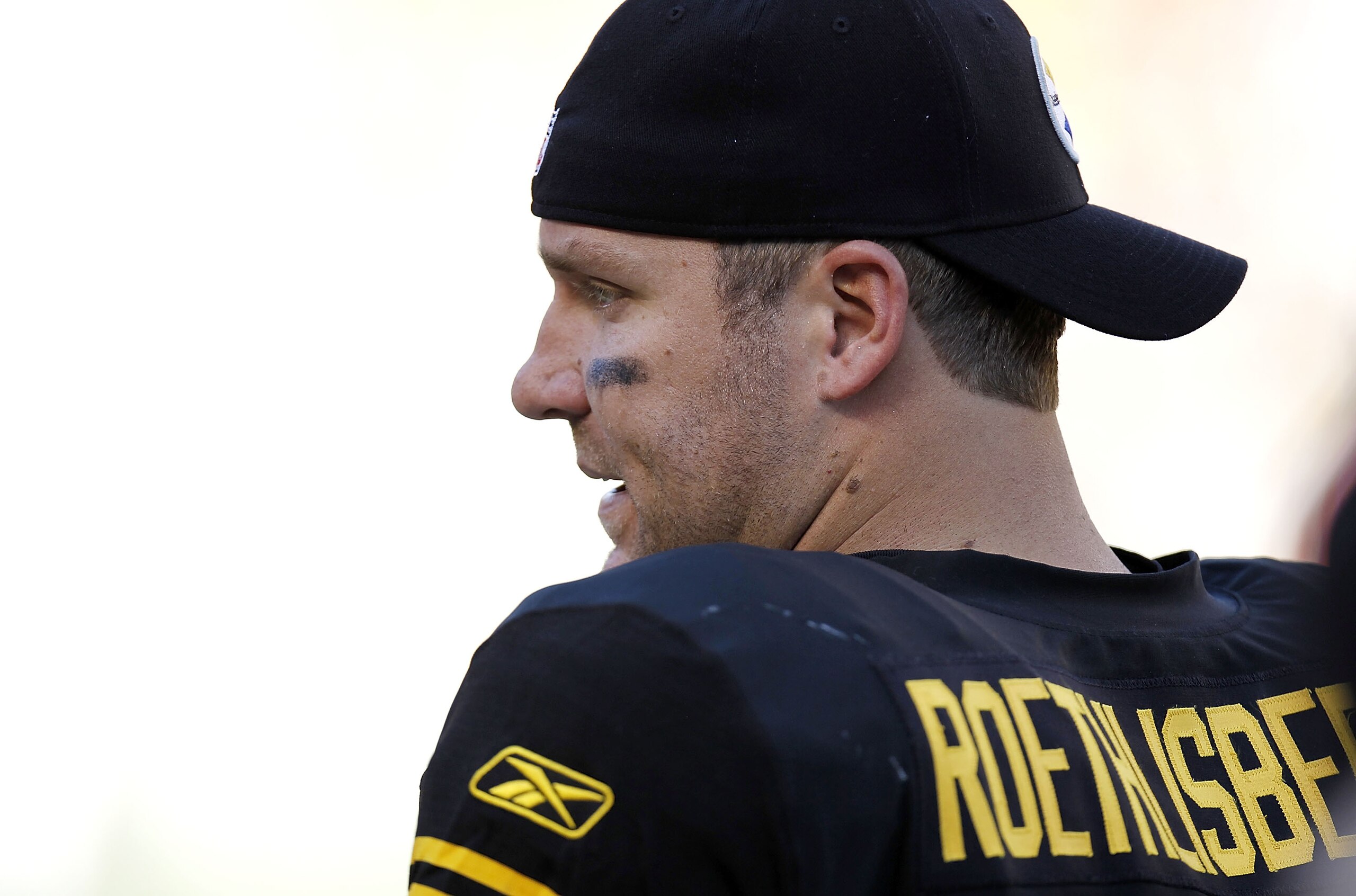 PITTSBURGH - OCTOBER 17:  Ben Roethlisberger #7 of the Pittsburgh Steelers looks on while playing the Cleveland Browns on October 17, 2010 at Heinz Field in Pittsburgh, Pennsylvania. Pittsburgh won the game 28-10. (Photo by Gregory Shamus/Getty Images)