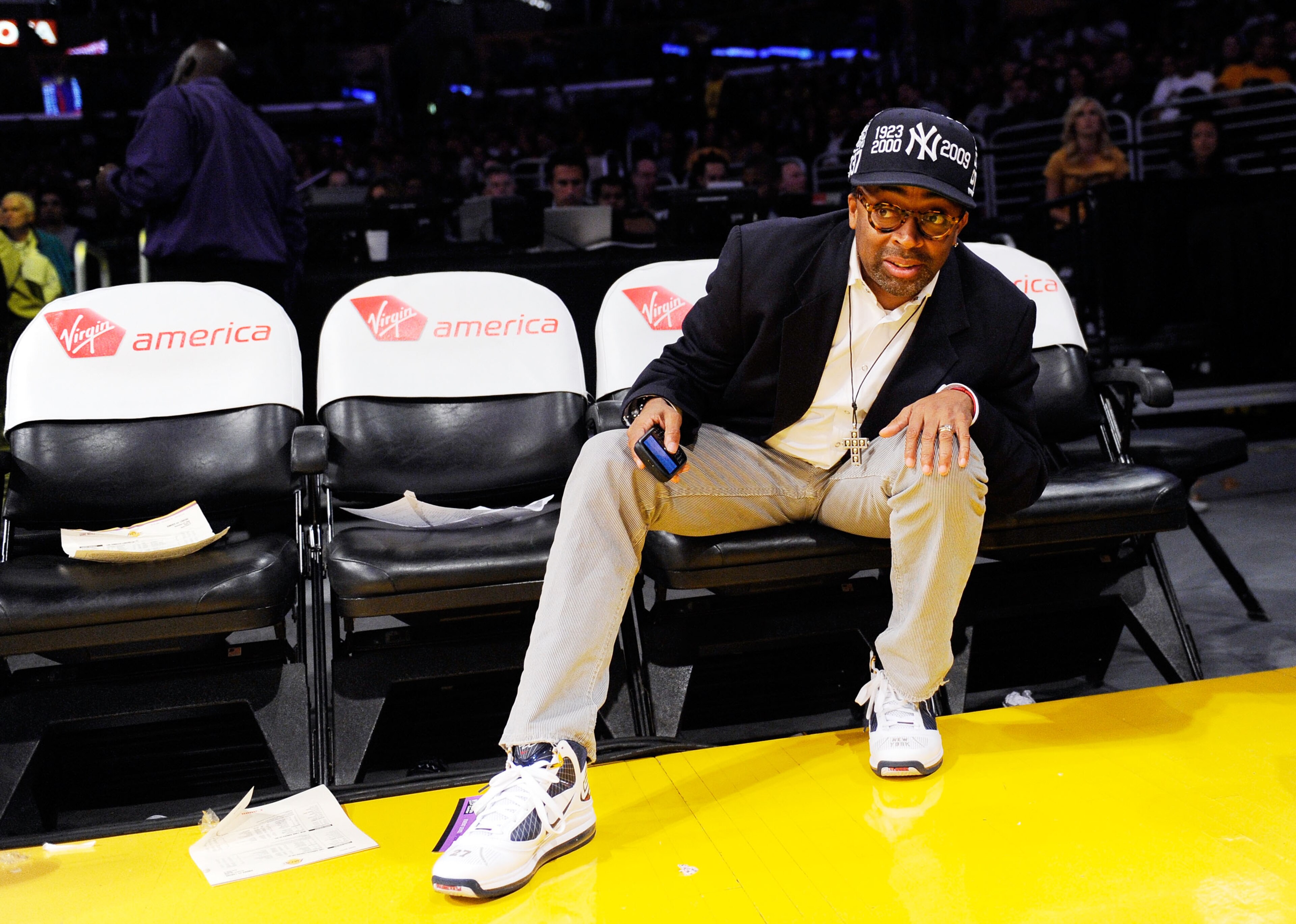 LOS ANGELES, CA - NOVEMBER 24: Film maker Spike Lee attends the NBA game between the New York Knicks and Los Angeles Lakers Staples Center on November 24, 2009 in Los Angeles, California. NOTE TO USER: User expressly acknowledges and agrees that, by dow LOS ANGELES, CA - NOVEMBER 24: Film maker Spike Lee attends the NBA game between the New York Knicks and Los Angeles Lakers Staples Center on November 24, 2009 in Los Angeles, California. NOTE TO USER: User expressly acknowledges and agrees that, by dow