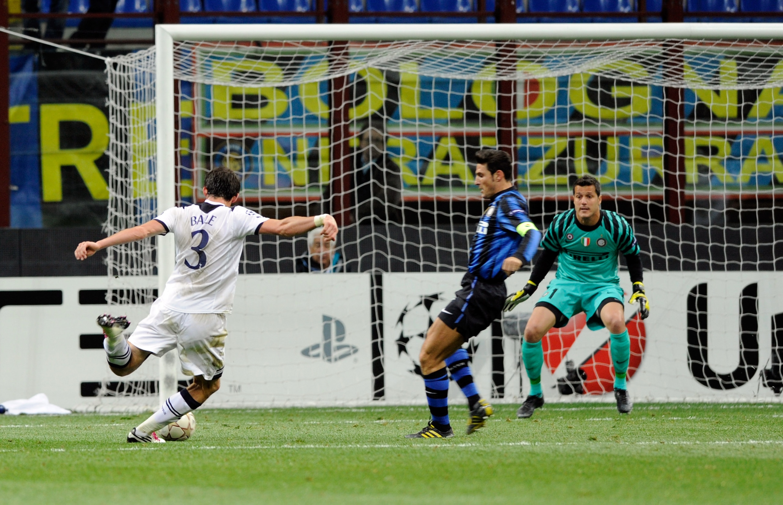 MILAN, ITALY - OCTOBER 20:  Gareth Bale of  Tottenham Hotspur scores the third goal during the UEFA Champions League group A match between      FC Internazionale Milano and Tottenham Hotspur at Stadio Giuseppe Meazza on October 20, 2010 in Milan, Italy.