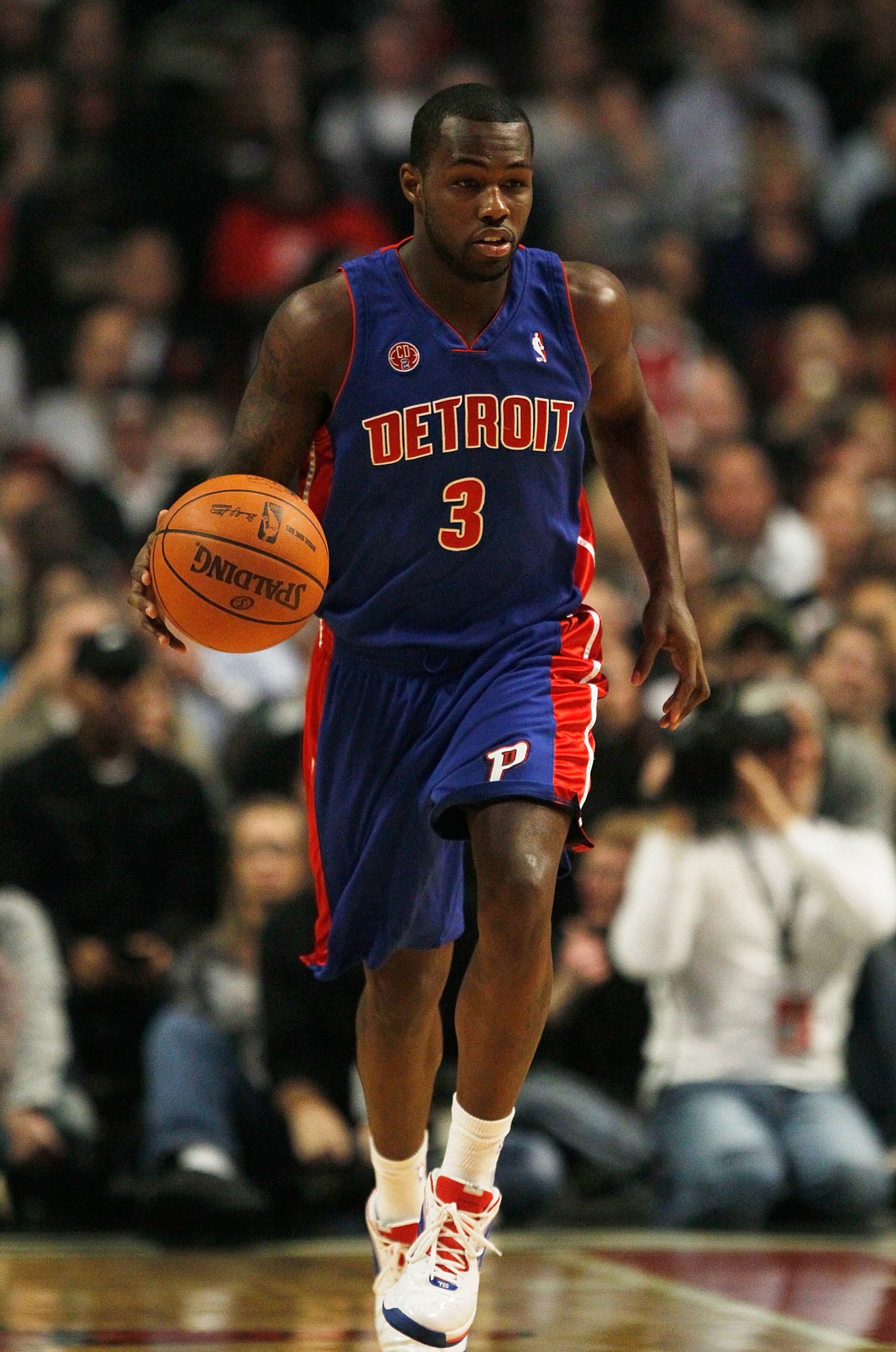CHICAGO - DECEMBER 02: Rodney Stucky #3 of the Detroit Pistonsbrings the ball upcourt against the Chicago Bulls at the United Center on December 2, 2009 in Chicago, Illinois. The Bulls defeated the Pistons 92-85. NOTE TO USER: User expressly acknowledges CHICAGO - DECEMBER 02: Rodney Stucky #3 of the Detroit Pistonsbrings the ball upcourt against the Chicago Bulls at the United Center on December 2, 2009 in Chicago, Illinois. The Bulls defeated the Pistons 92-85. NOTE TO USER: User expressly acknowledges