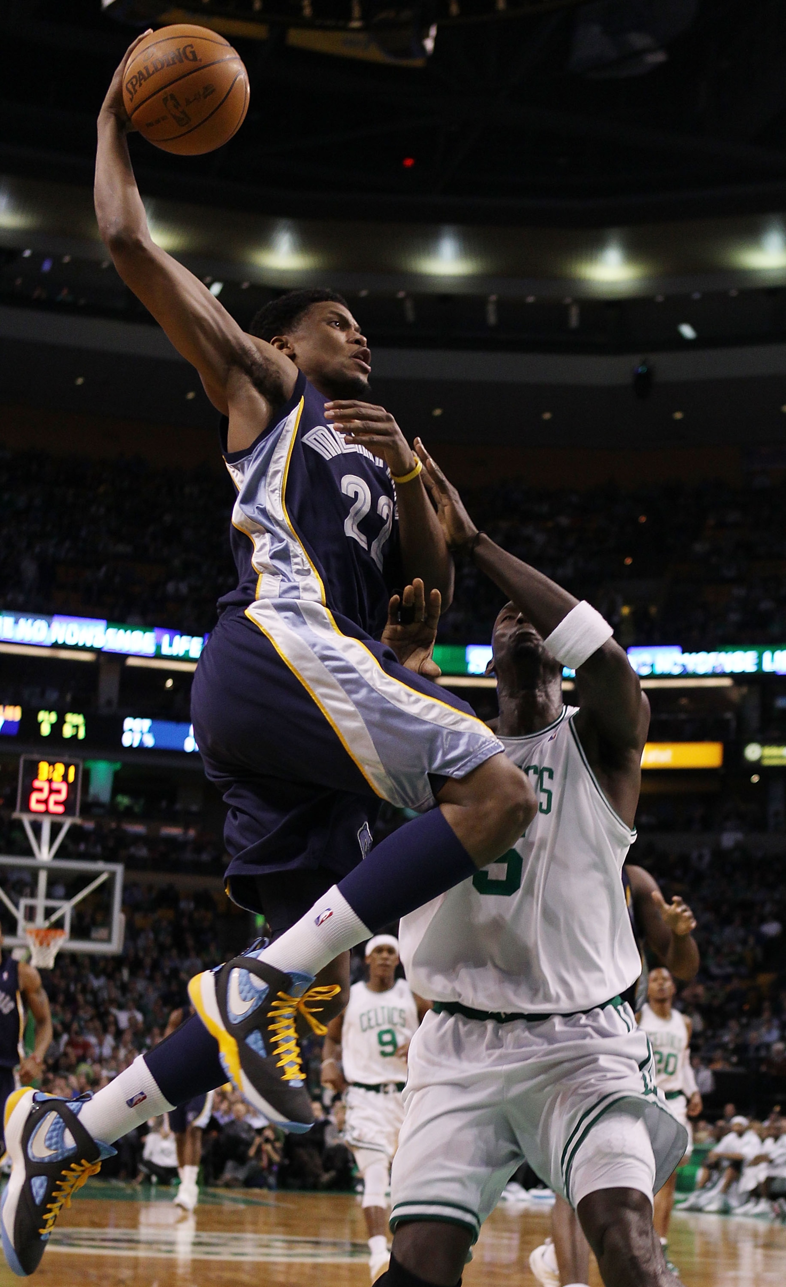 BOSTON - MARCH 10:  Rudy Gay #22 of the Memphis Grizzlies heads for the basket as Kevin Garnett #5 of the Boston Celtics defends on March 10, 2010 at the TD Garden in Boston, Massachusetts.  NOTE TO USER: User expressly acknowledges and agrees that, by do
