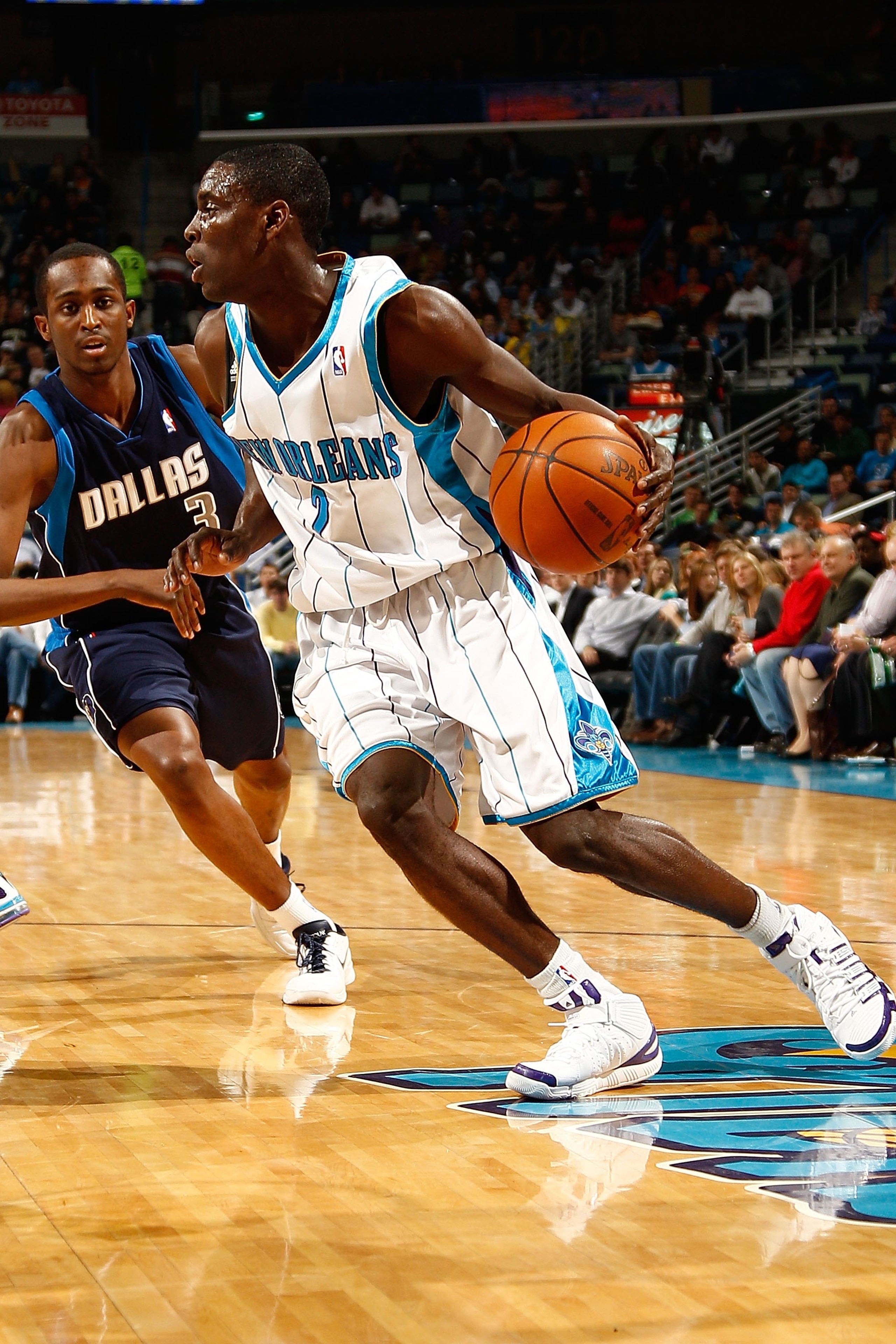 NEW ORLEANS - MARCH 22:  Darren Collison #2 of the New Orleans Hornets drives the ball during the game against the Dallas Mavericks at the New Orleans Arena on March 22, 2010 in New Orleans, Louisiana.  NOTE TO USER: User expressly acknowledges and agrees