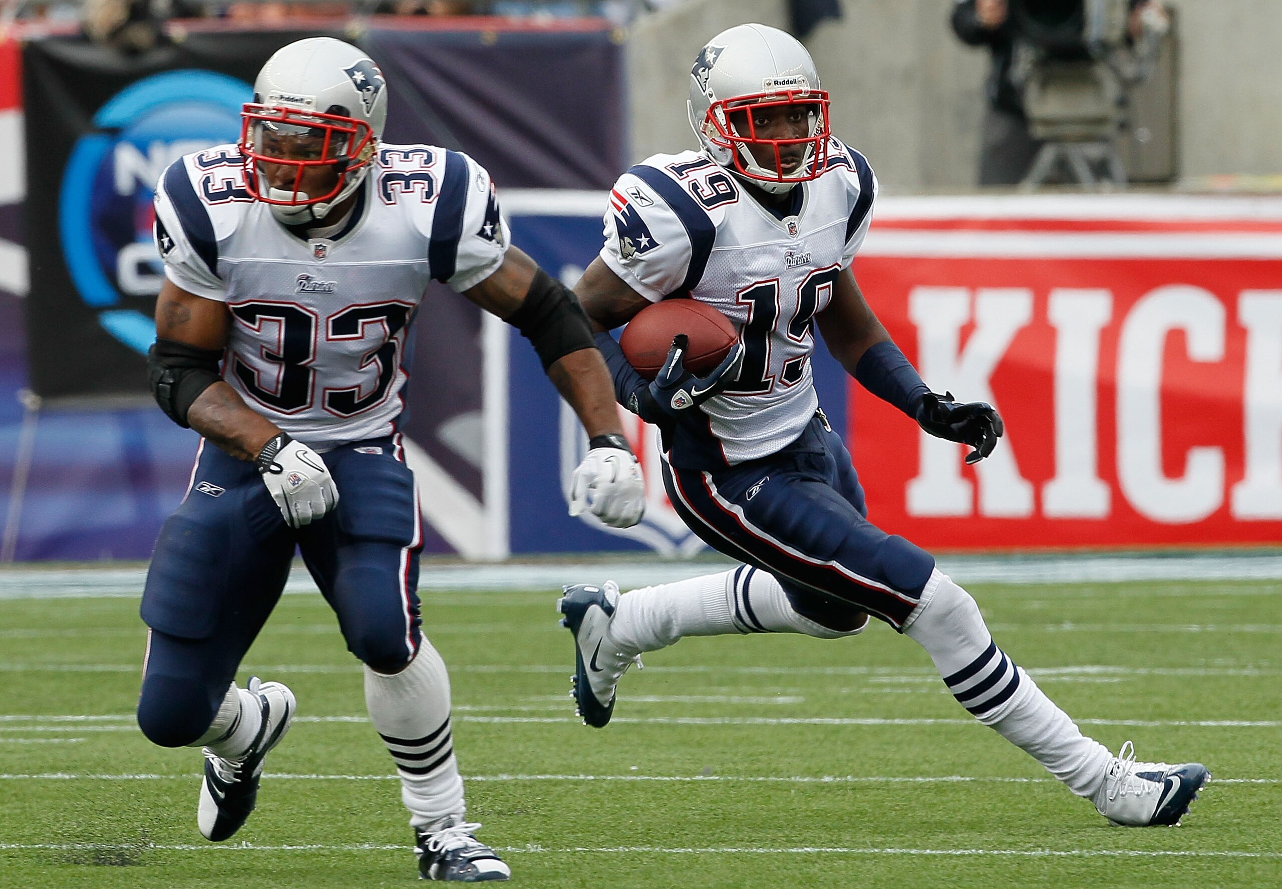 FOXBORO, MA - SEPTEMBER 12:  Brandon Tate #19 of the New England Patriots gains yardage as teammate Kevin Faulk #33 prepares to block during the NFL season opener against the Cincinnati Bengals at Gillette Stadium on September 12, 2010 in Foxboro, Massach
