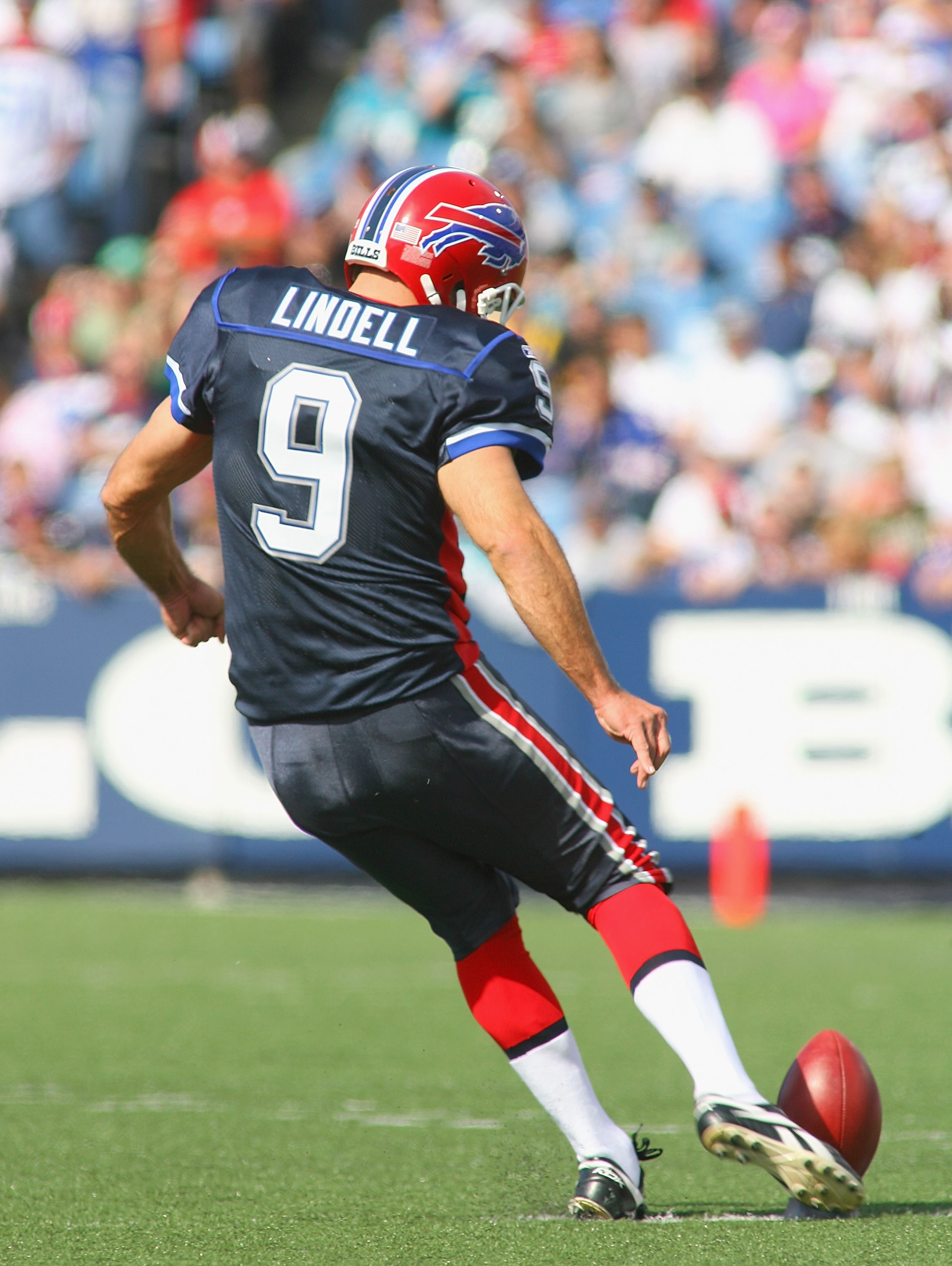 ORCHARD PARK, NY - OCTOBER 10: Rian Lindell #9 of the Buffalo Bills kicks off against the Jacksonville Jaguars at Ralph Wilson Stadium on October 10, 2010 in Orchard Park, New York. Jacksonville won 36-26. (Photo by Rick Stewart/Getty Images)