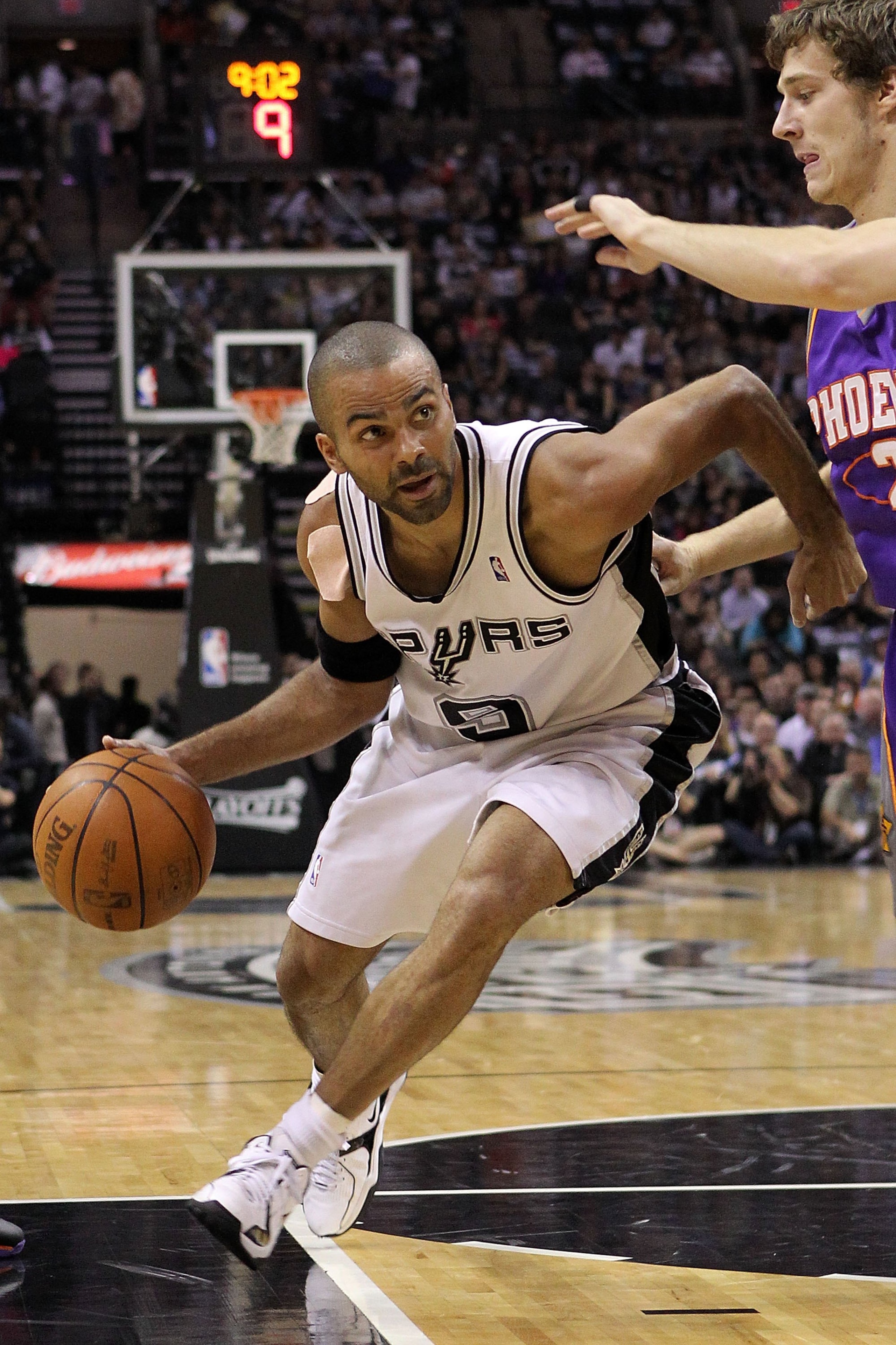 SAN ANTONIO - MAY 09:  Guard Tony Parker #9 of the San Antonio Spurs in Game Four of the Western Conference Semifinals during the 2010 NBA Playoffs at AT&T Center on May 9, 2010 in San Antonio, Texas. NOTE TO USER: User expressly acknowledges and agrees t