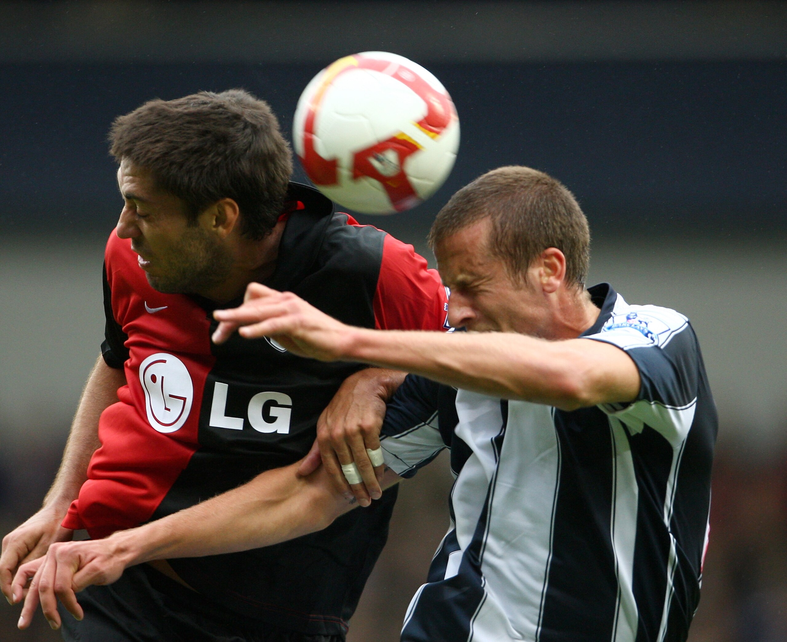 WEST BROMWICH, UNITED KINGDOM - OCTOBER 04: Paul Robinson of West Bromwich Albion goes up for the ball against Clint Dempsey of Fulham during the Barclays Premier League match between West Bromwich Albion and Fulham at The Hawthorns on October 4, 2008 in