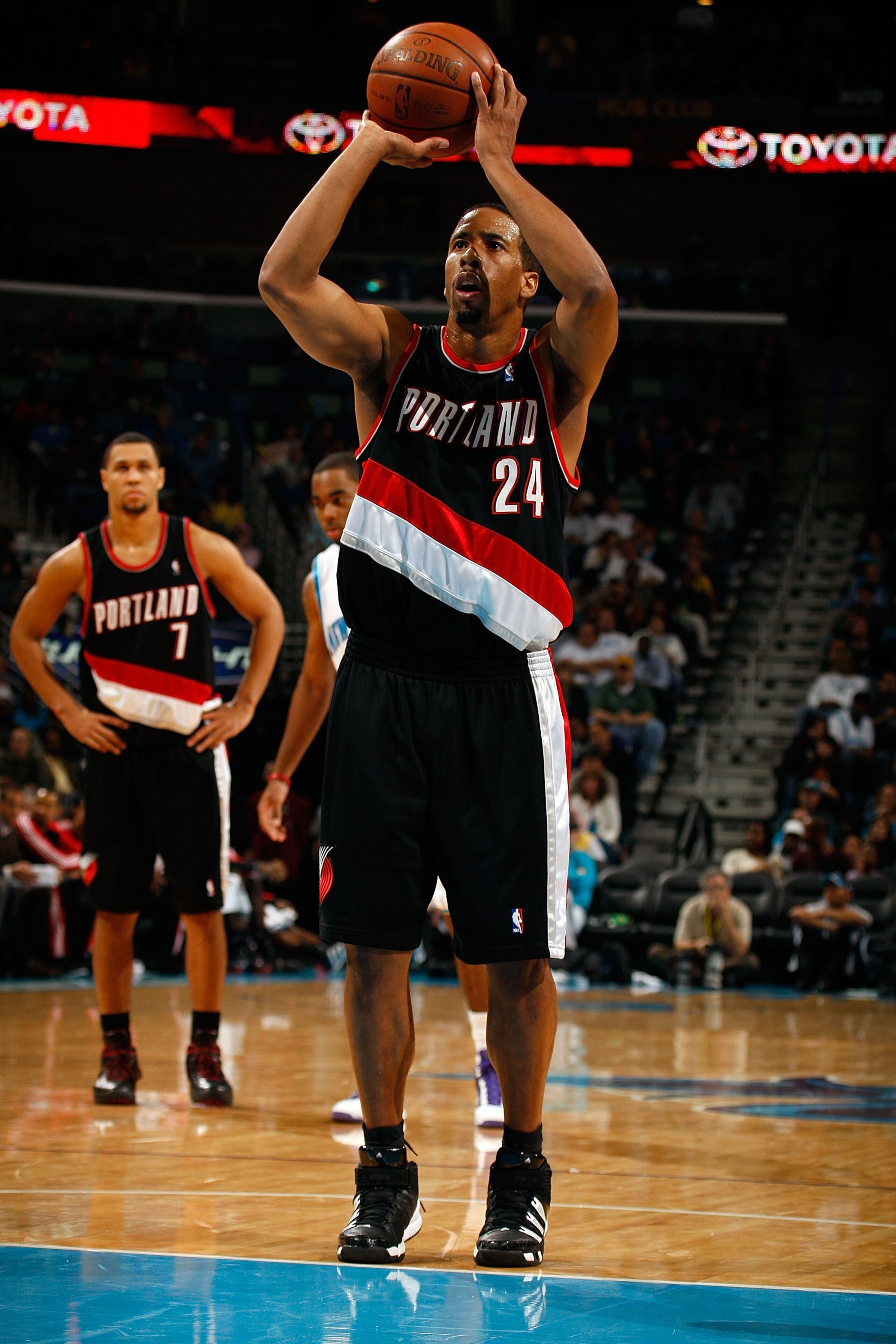 NEW ORLEANS - NOVEMBER 13: Andre Miller #24 of the Portland Trail Blazers shoots a free throw against the New Orleans Hornets at the New Orleans Arena on November 13, 2009 in New Orleans, Louisiana. NOTE TO USER: User expressly acknowledges and agrees t NEW ORLEANS - NOVEMBER 13: Andre Miller #24 of the Portland Trail Blazers shoots a free throw against the New Orleans Hornets at the New Orleans Arena on November 13, 2009 in New Orleans, Louisiana. NOTE TO USER: User expressly acknowledges and agrees t