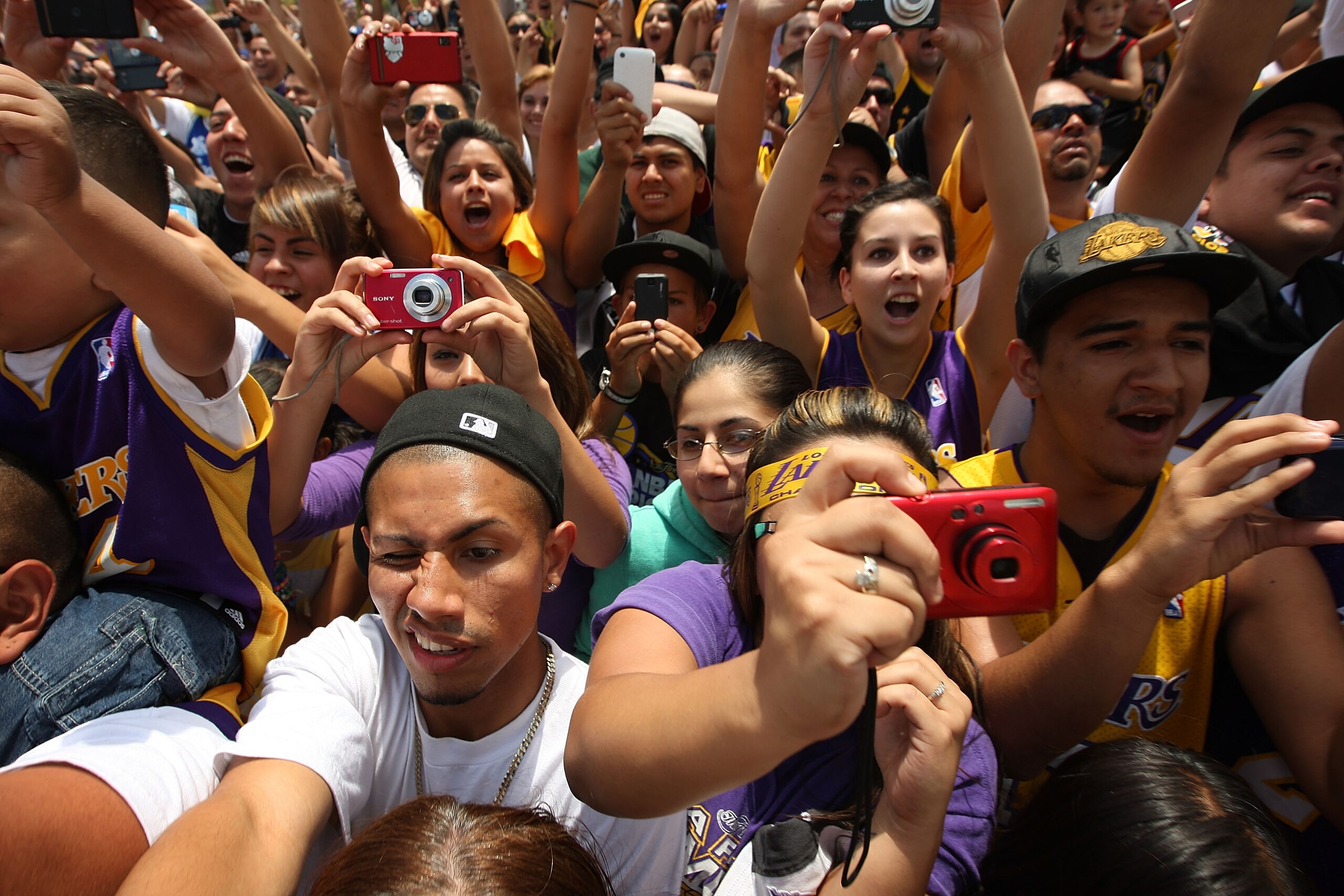 LOS ANGELES, CA - JUNE 21: Fans cheer for the Los Angeles Lakers during their victory parade for the the NBA basketball champion team on June 21, 2010 in Los Angeles, California. The Lakers beat the Boston Celtics 87-79 in 7 games for the franchise's 16 LOS ANGELES, CA - JUNE 21: Fans cheer for the Los Angeles Lakers during their victory parade for the the NBA basketball champion team on June 21, 2010 in Los Angeles, California. The Lakers beat the Boston Celtics 87-79 in 7 games for the franchise's 16