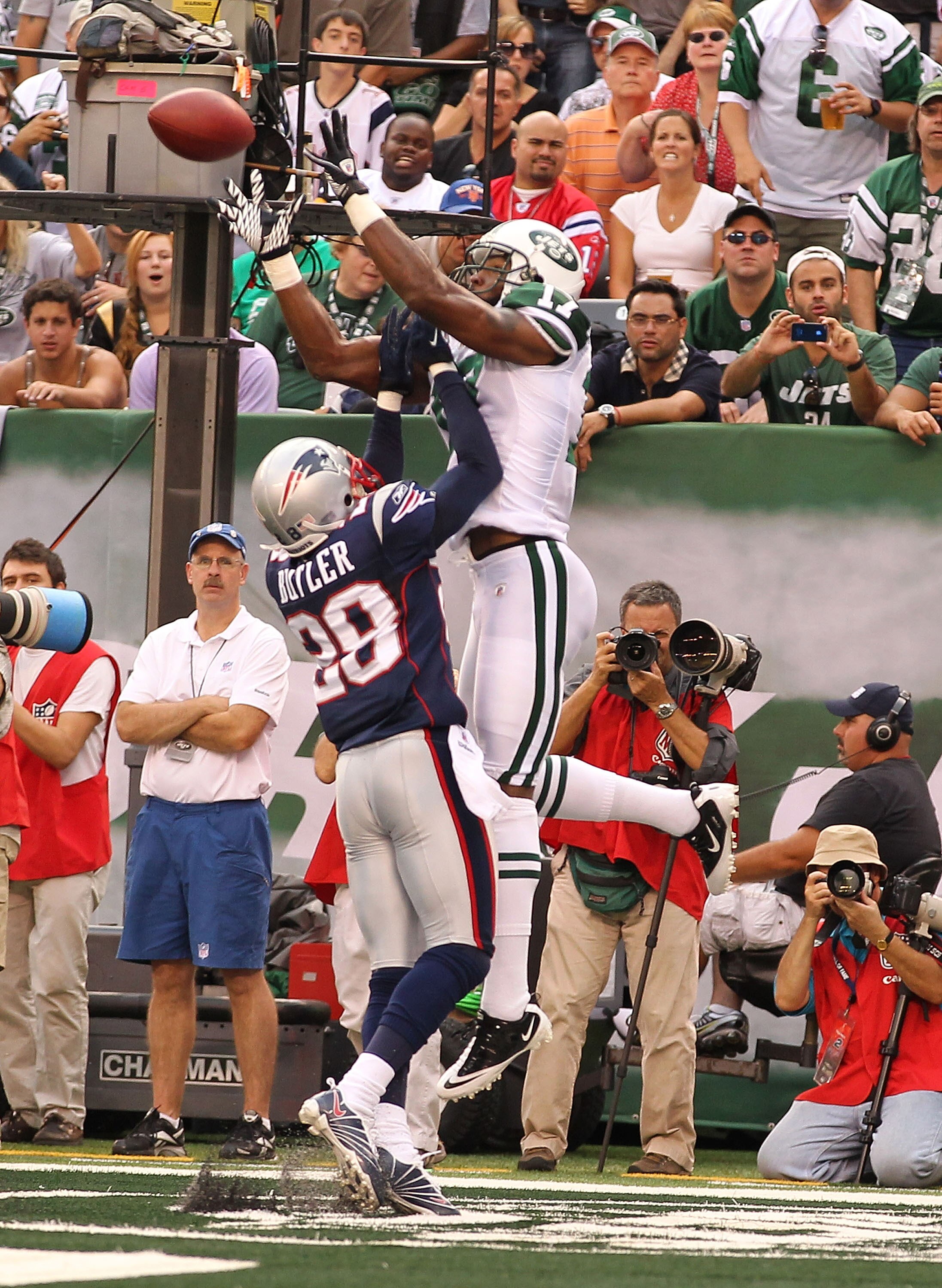 EAST RUTHERFORD, NJ - SEPTEMBER 19:  Braylon Edwards #17 of the New York Jets catches a touchdown against Darius Butler #28 of the New England Patriots during their  game on September 19, 2010 at the New Meadowlands Stadium  in East Rutherford, New Jersey