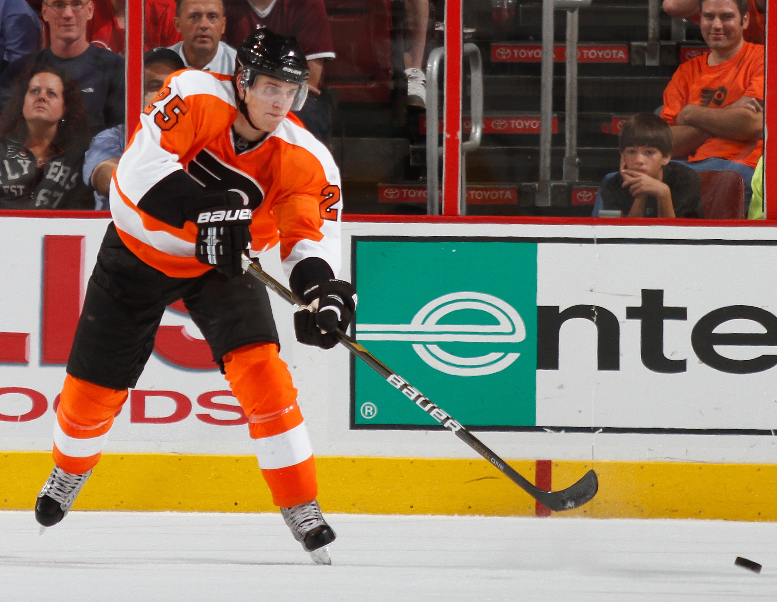 PHILADELPHIA - OCTOBER 11:  Matt Carle #25 of the Philadelphia Flyers passes the puck in a hockey game against the Colorado Avalanche at the Wells Fargo Center on October 11, 2010 in Philadelphia, Pennsylvania.  (Photo by Paul Bereswill/Getty Images)