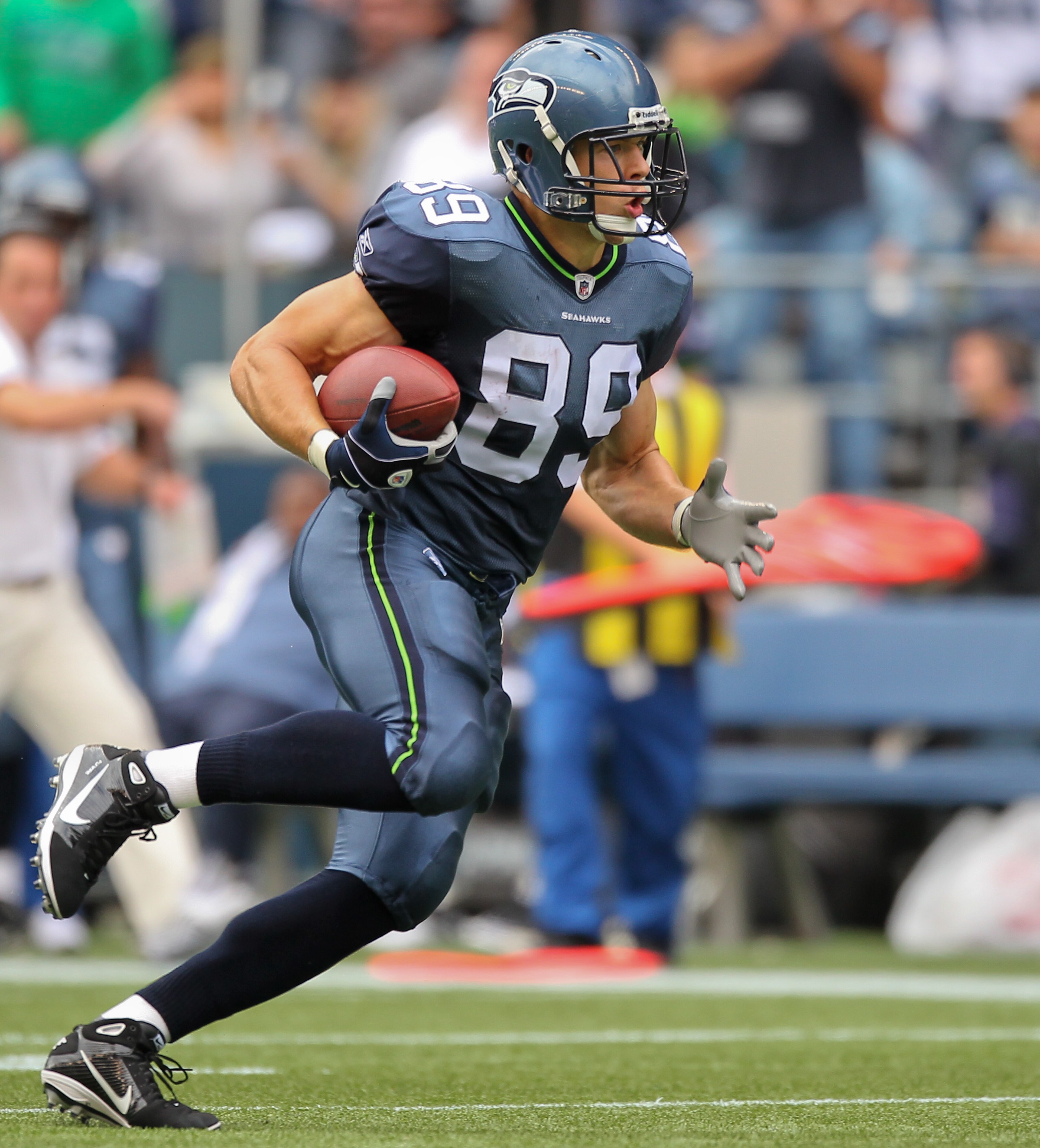 SEATTLE - SEPTEMBER 26:  Tight end John Carlson #89 of the Seattle Seahawks rushes against the San Diego Chargers at Qwest Field on September 26, 2010 in Seattle, Washington. (Photo by Otto Greule Jr/Getty Images)