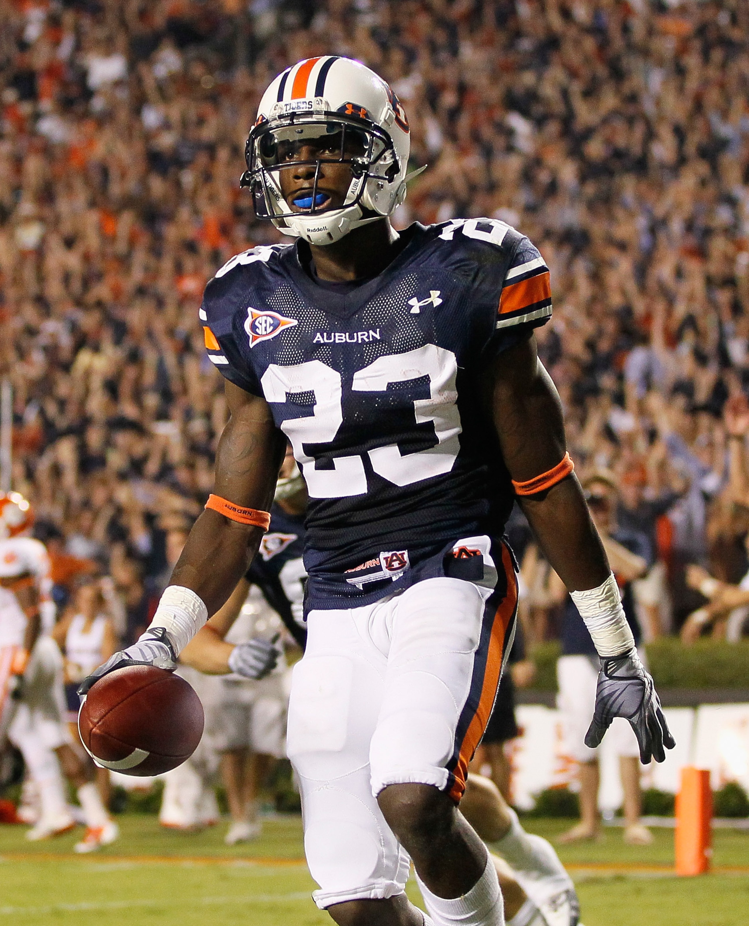 AUBURN, AL - SEPTEMBER 18: Onterio McCalebb #23 of the Auburn Tigers against the Clemson Tigers at Jordan-Hare Stadium on September 18, 2010 in Auburn, Alabama. (Photo by Kevin C. Cox/Getty Images) AUBURN, AL - SEPTEMBER 18: Onterio McCalebb #23 of the Auburn Tigers against the Clemson Tigers at Jordan-Hare Stadium on September 18, 2010 in Auburn, Alabama. (Photo by Kevin C. Cox/Getty Images)