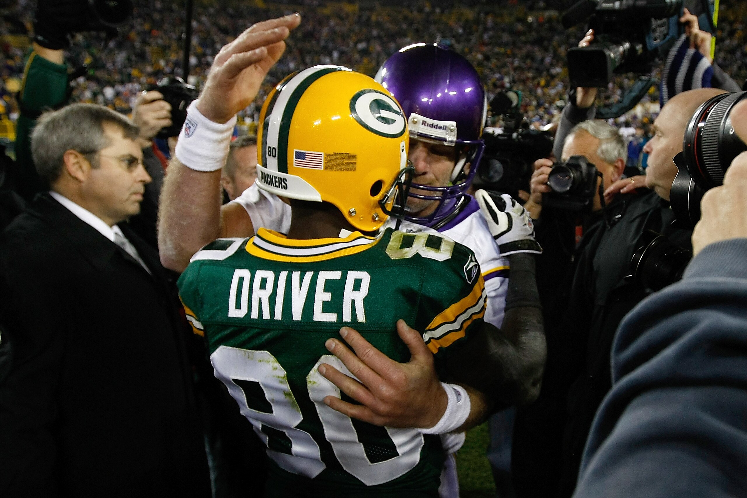 GREEN BAY, WI - NOVEMBER 1: Quarterback Brett Favre #4 of the Minnesota Vikings hugs a Donald Driver #80 of the Green Bay Packers at Lambeau Field on November 1, 2009 in Green Bay, Wisconsin. The Vikings defeated the Packers 38-26. (Photo by Scott Boehm/G