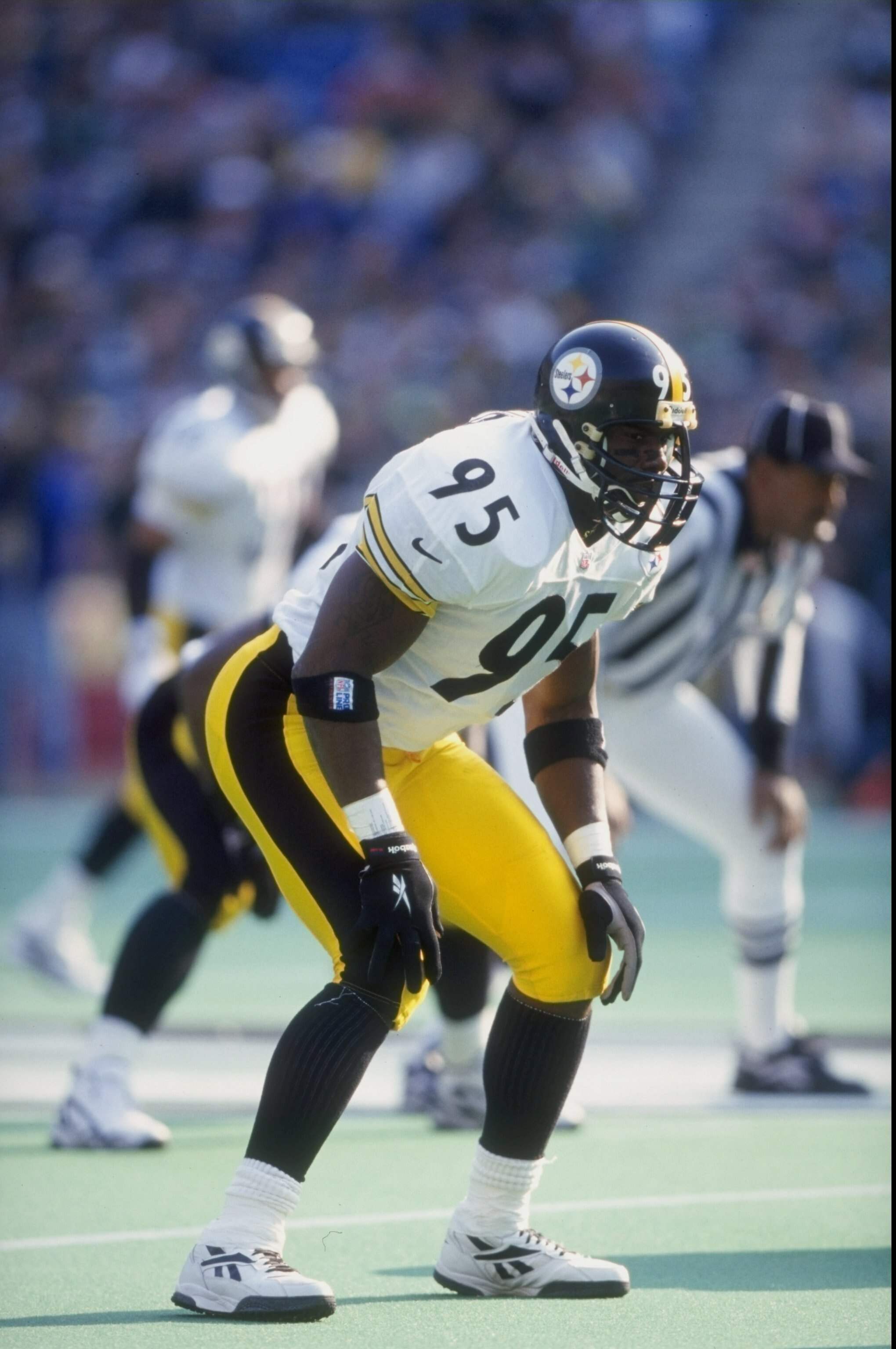 23 Nov 1997:  Linebacker Greg Lloyd #95 of the Pittsburgh Steelers in action during the Steelers 23-20 loss to the Philadelphia Eagles at Veterans Stadium in Philadelphia, Pennsylvania. Mandatory Credit: David Seelig  /Allsport