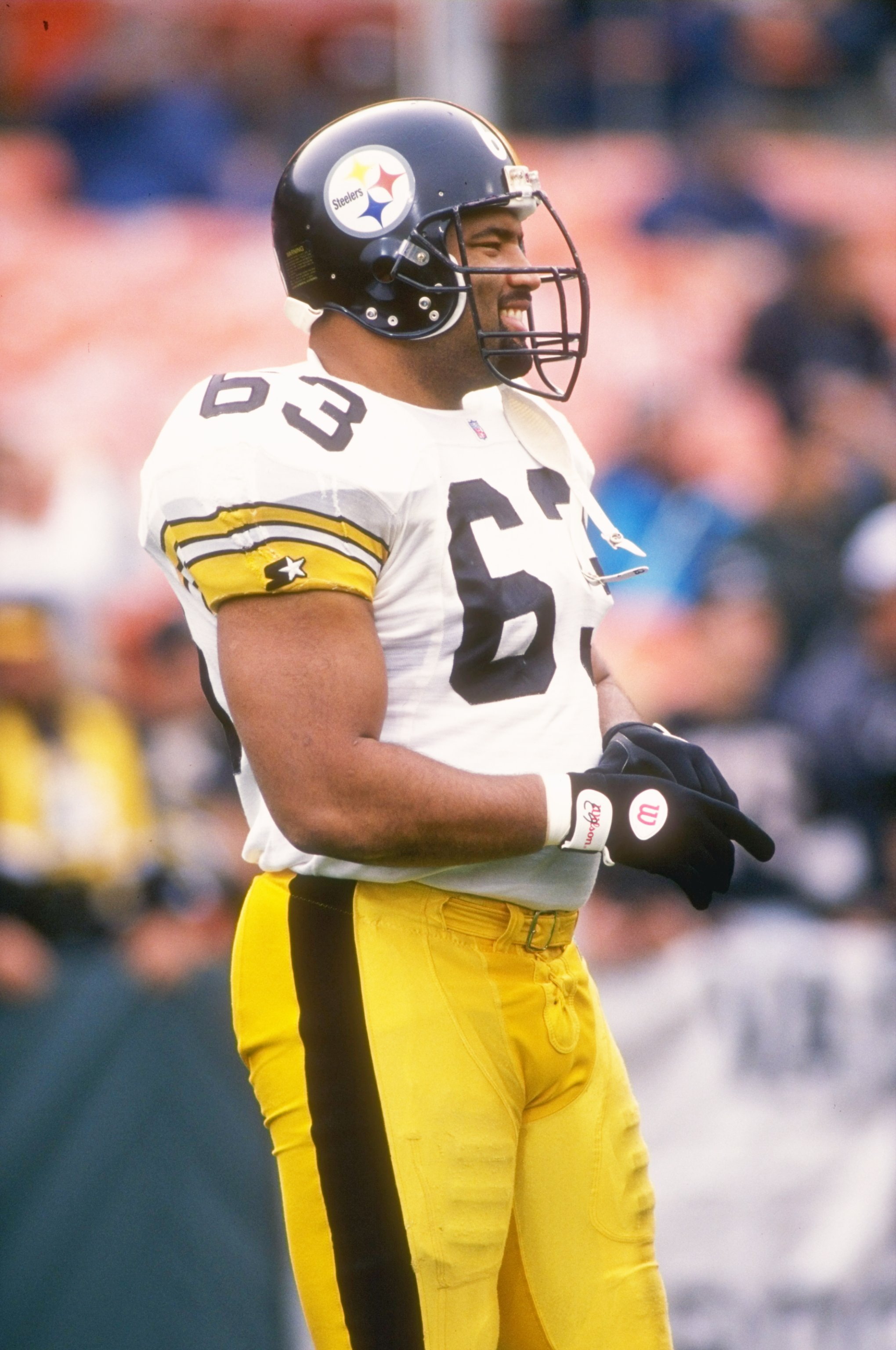 10 Dec 1995:  Offensive lineman Dermontti Dawson of the Pittsburgh Steelers in action on the field as he looks to the sideline for a play call during the Steelers 29-10 victory over the Oakland Raiders at Alameda County Coliseum in Oakland, California.  M