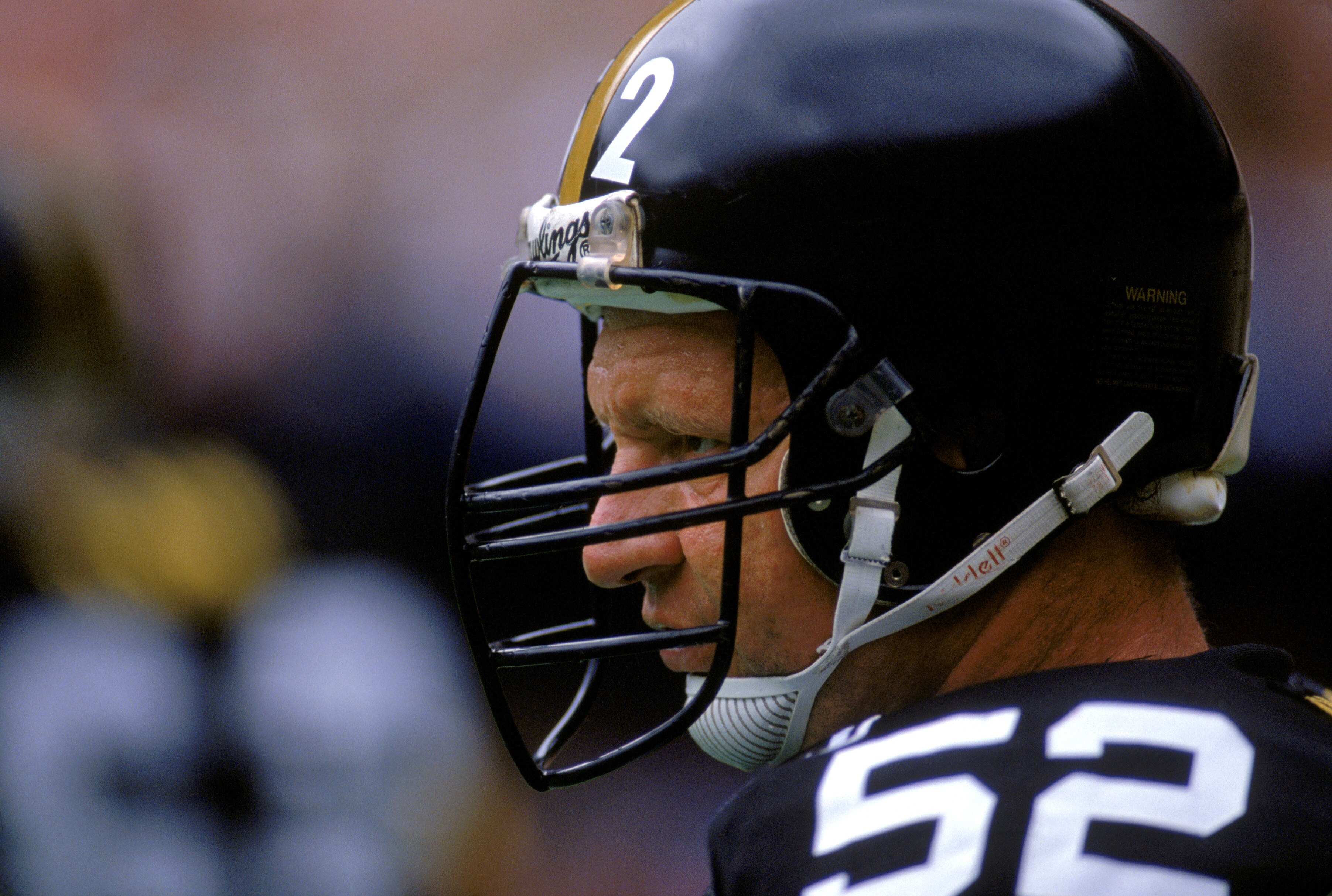 PITTSBURG - SEPTEMBER 4:  Offensive lineman Mike Webster #52 of the Pittsburgh Steelers looks on during a game against the Dallas Cowboys at Three Rivers Stadium on September 4, 1988 in Pittsburgh, Pennsylvania.  The Steelers won 24-21.  (Photo by Mike Po
