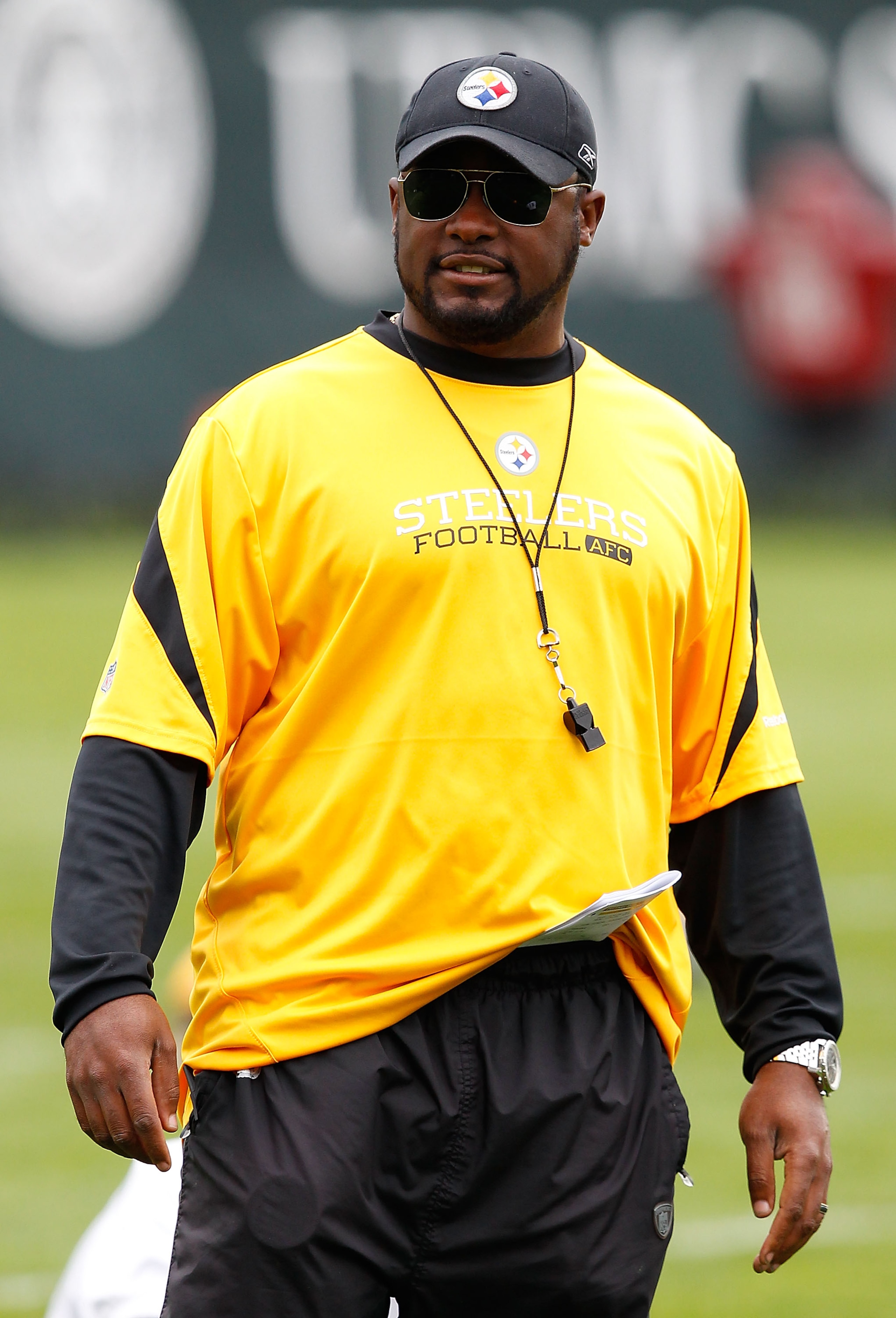 PITTSBURGH - OCTOBER 15:  Head coach Mike Tomlin of the Pittsburgh Steelers watches his team practice at the Pittsburgh Steelers South Side training facility on October 15, 2010 in Pittsburgh, Pennsylvania.  (Photo by Jared Wickerham/Getty Images)