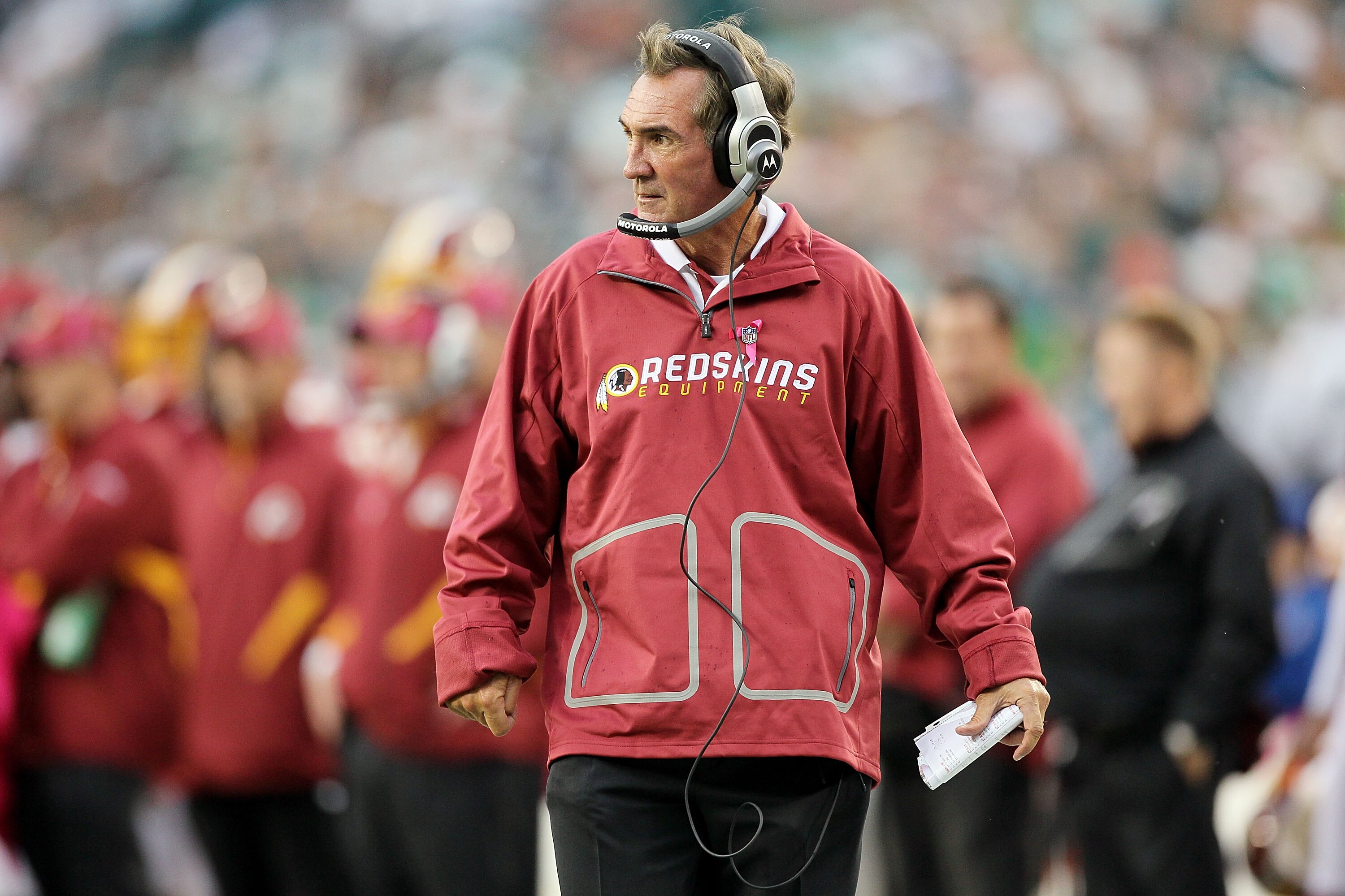 PHILADELPHIA - OCTOBER 03:  Head coach Mike Shanahan of the Washington Redskins looks on against the Philadelphia Eagles on October 3, 2010 at Lincoln Financial Field in Philadelphia, Pennsylvania.  (Photo by Jim McIsaac/Getty Images)