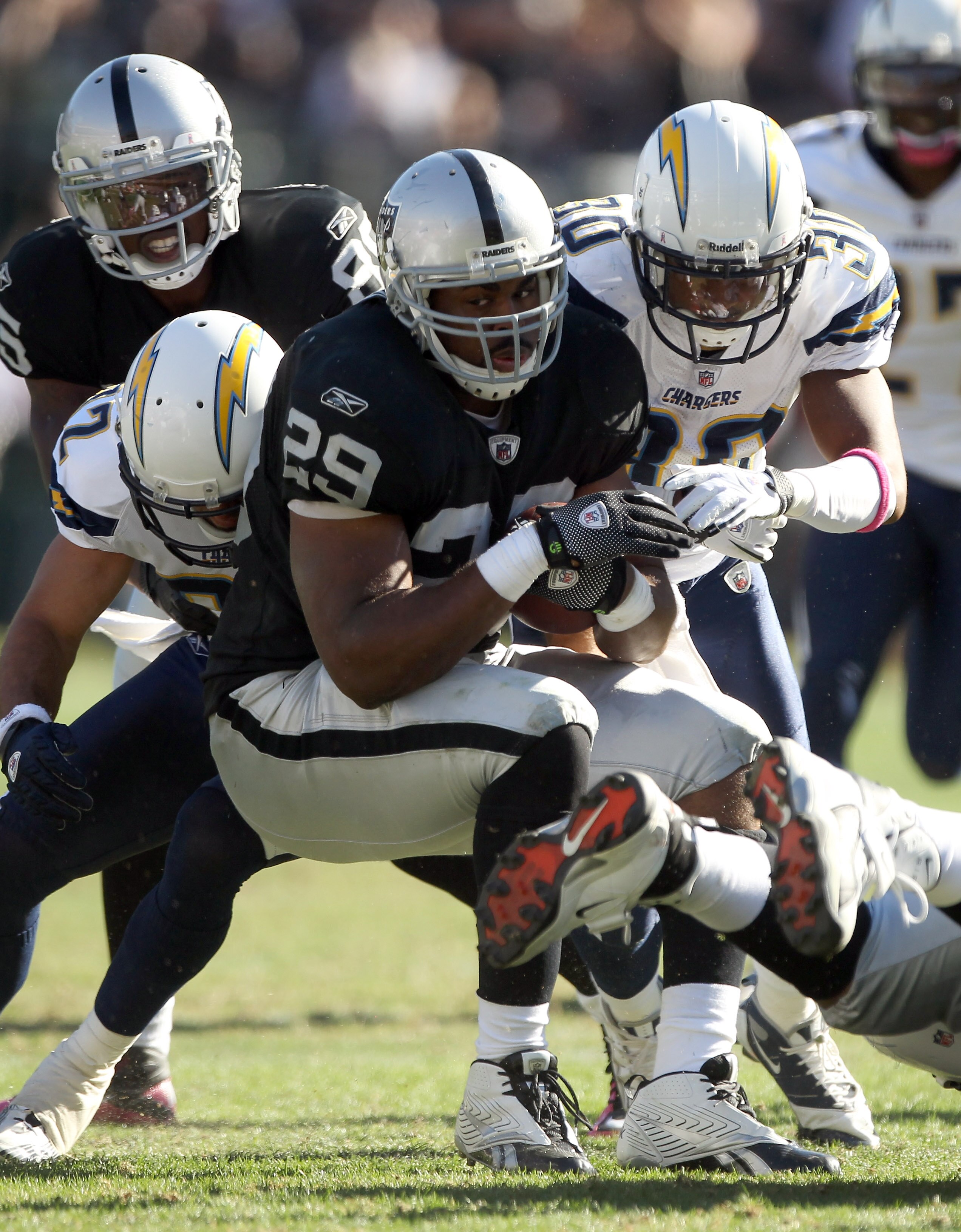 OAKLAND, CA - OCTOBER 10:  Michael Bush #29 of the Oakland Raiders runs with the ball against the San Diego Chargers at Oakland-Alameda County Coliseum on October 10, 2010 in Oakland, California.  (Photo by Ezra Shaw/Getty Images)