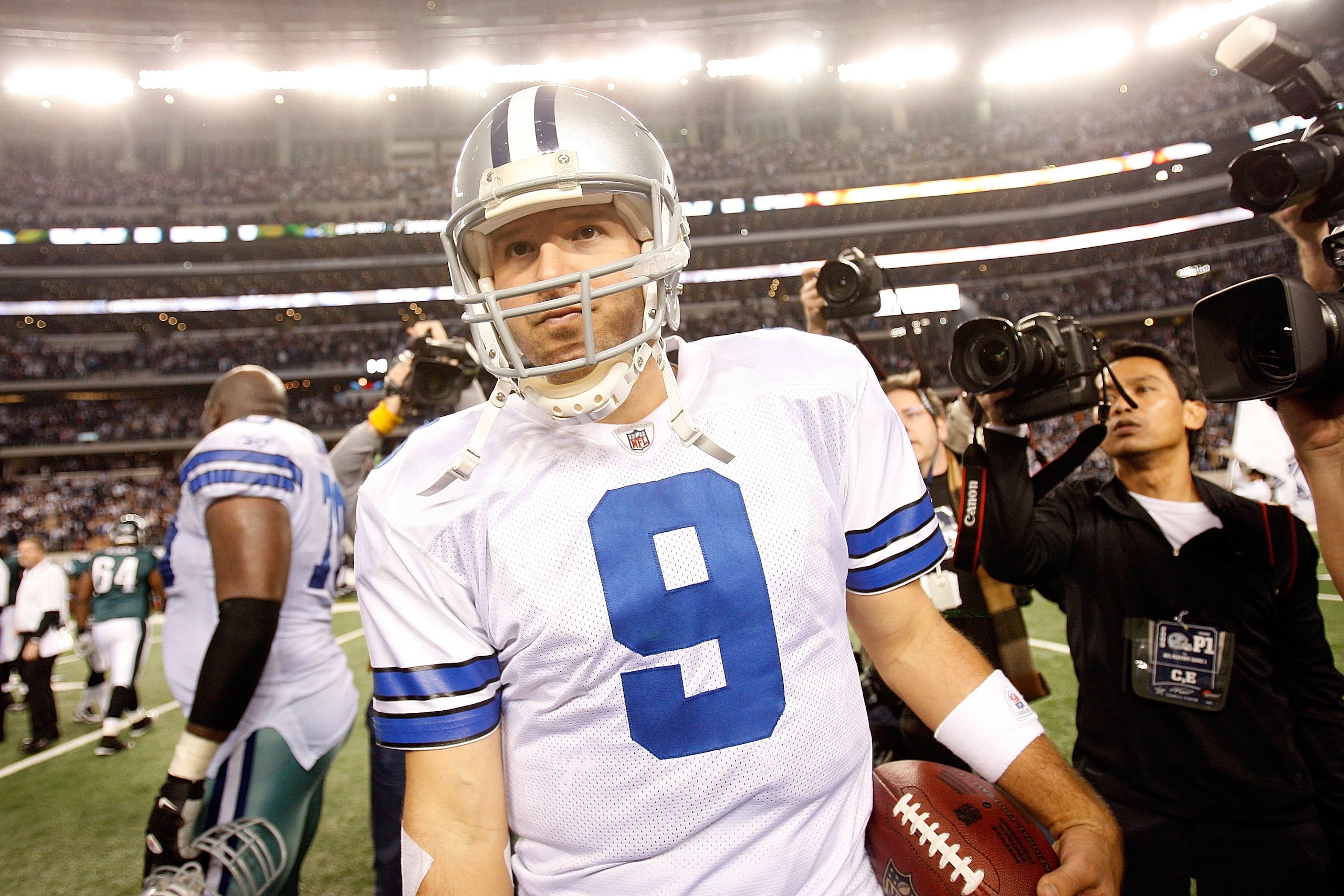 ARLINGTON, TX - JANUARY 09:  Quarterback Tony Romo #9 of the Dallas Cowboys during the 2010 NFC wild-card playoff game at Cowboys Stadium on January 9, 2010 in Arlington, Texas.  (Photo by Ronald Martinez/Getty Images)