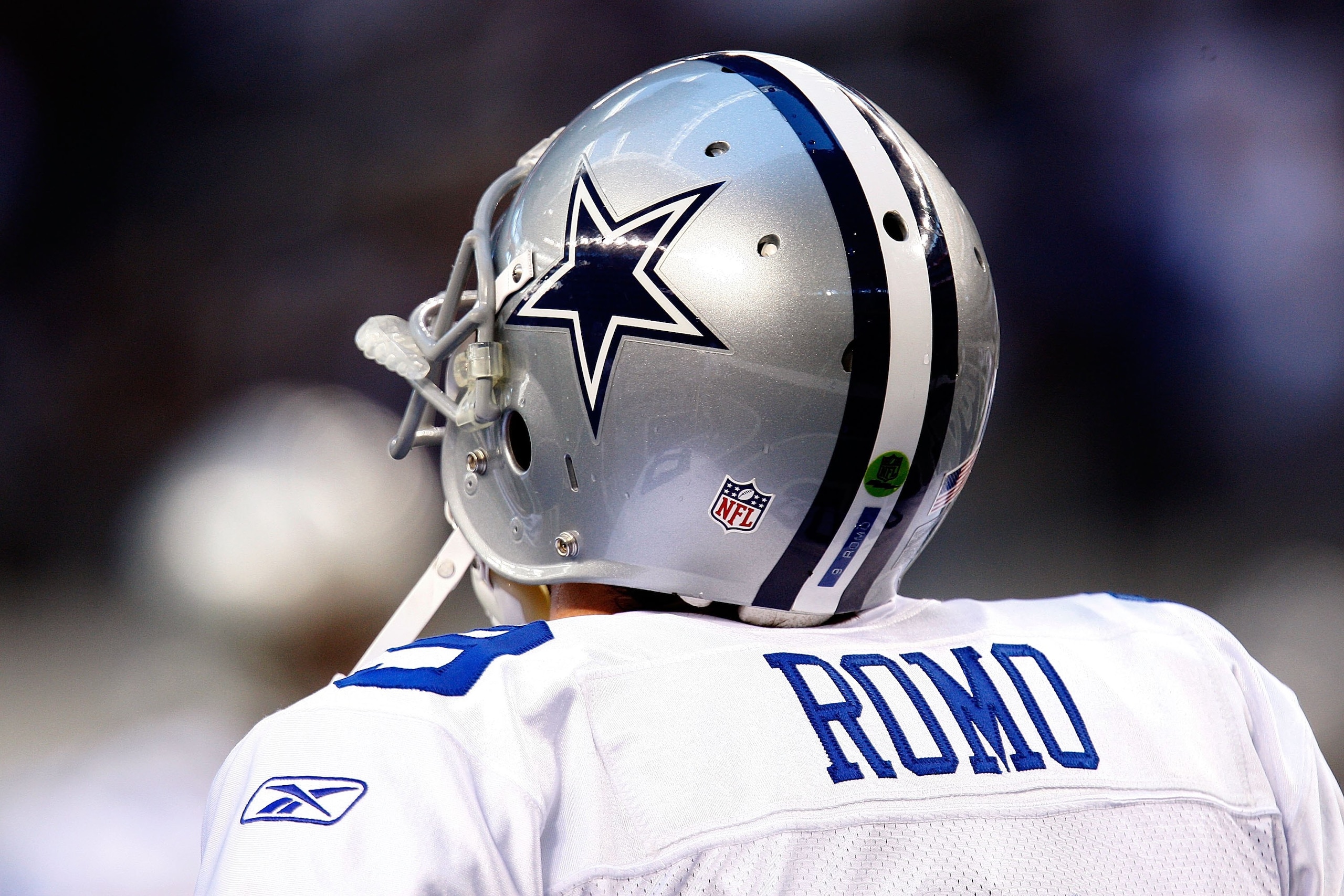 ARLINGTON, TX - DECEMBER 13:  Quarterback Tony Romo #9 of the Dallas Cowboys at Cowboys Stadium on December 13, 2009 in Arlington, Texas.  (Photo by Ronald Martinez/Getty Images)