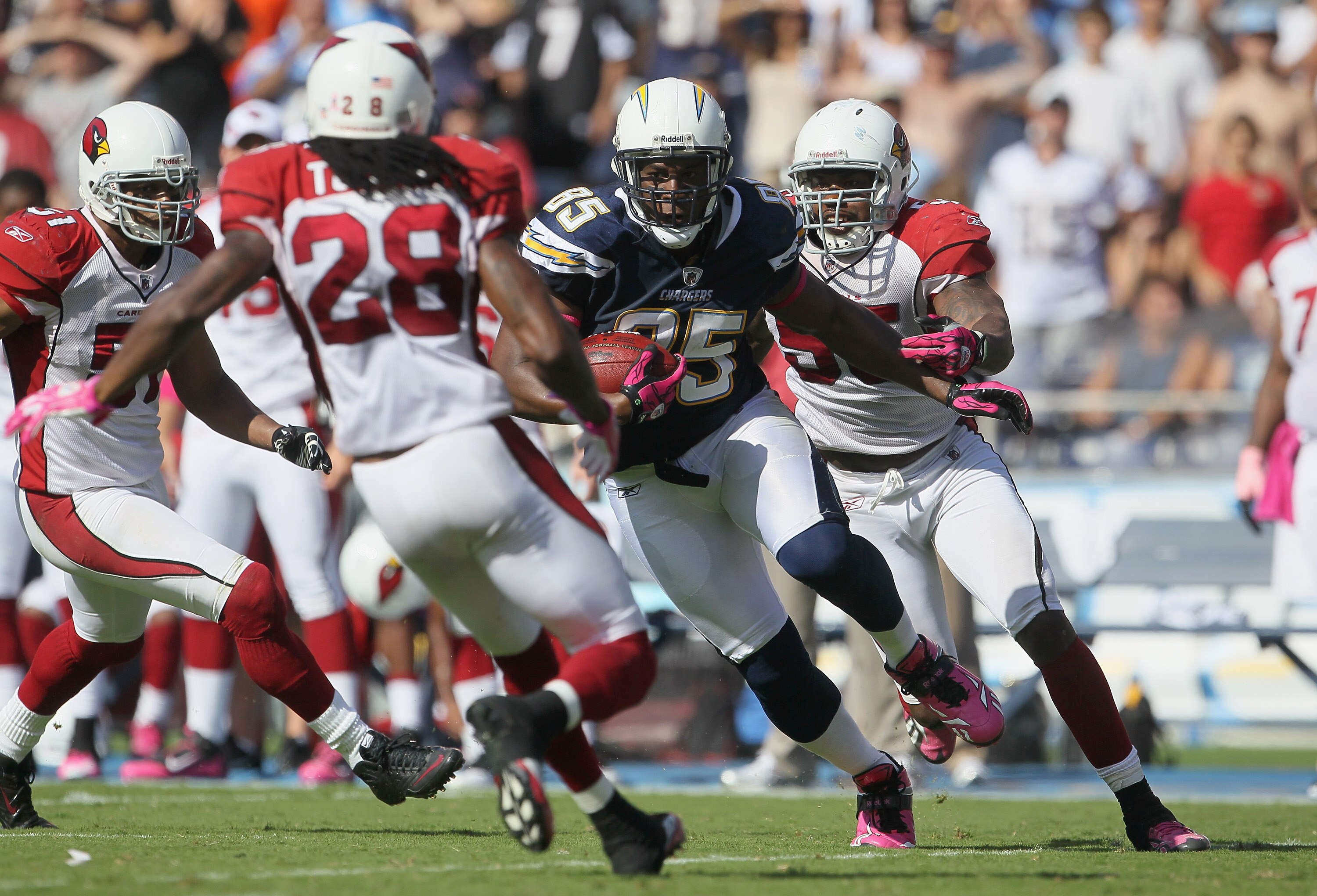 SAN DIEGO - OCTOBER 03:  Tight end Antonio Gates #85 of the San Diego Chargers carries the ball in the third quarter against the Arizona Cardinals at Qualcomm Stadium on October 3, 2010 in San Diego, California. The Chargers defeated the Cardinals 41-10.