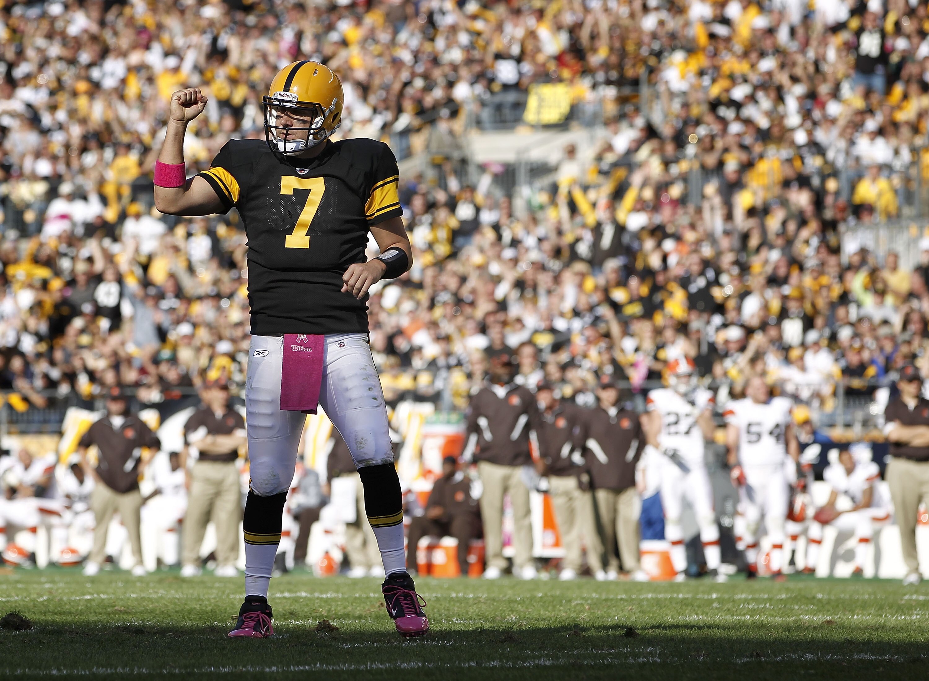 PITTSBURGH - OCTOBER 17:  Ben Roethlisberger #7 of the Pittsburgh Steelers reacts after throwing a fourth quarter touchdown pass while playing the Cleveland Browns on October 17, 2010 at Heinz Field in Pittsburgh, Pennsylvania. Pittsburgh won the game 28-