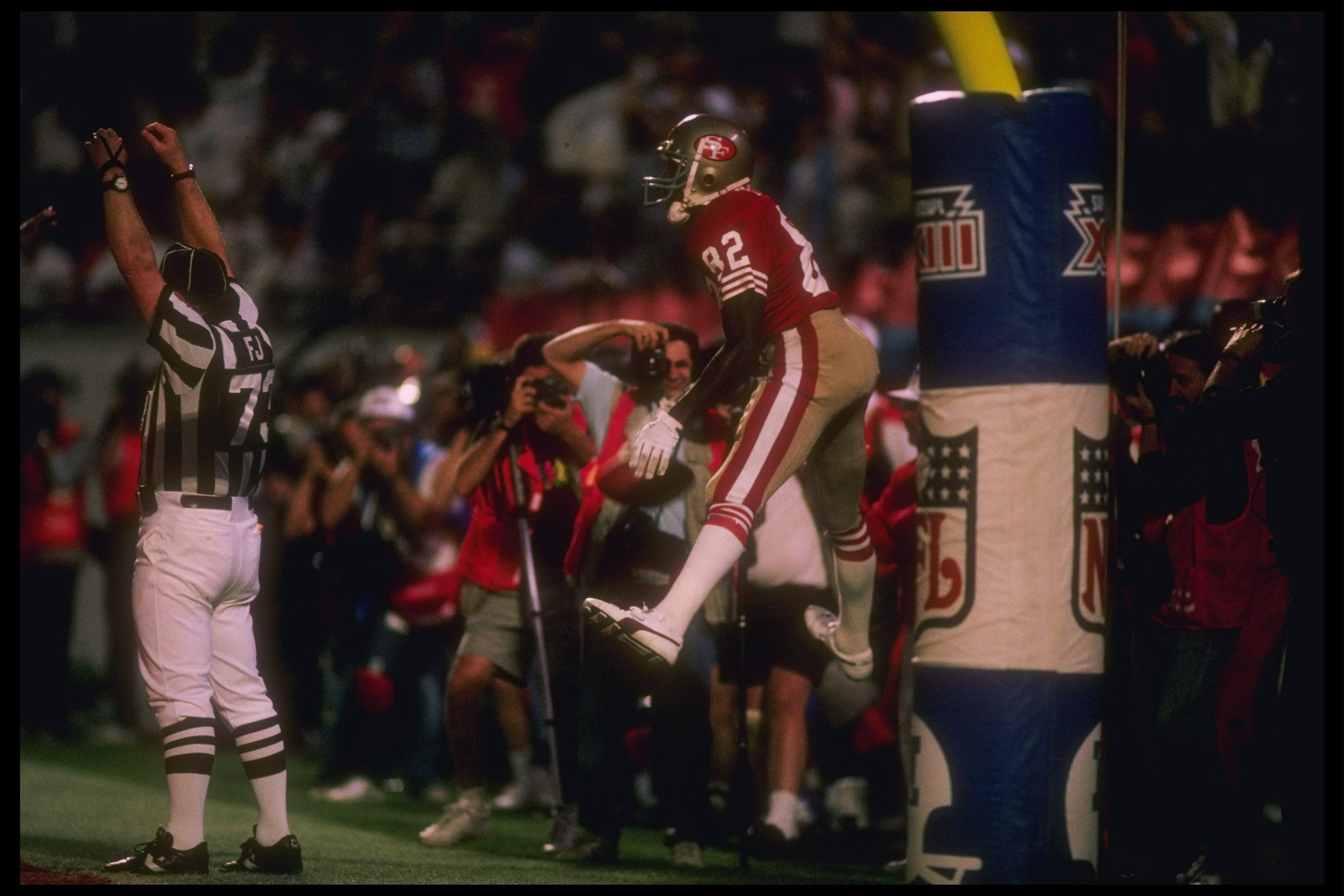 22 Jan 1989:  Wide receiver John Taylor of the San Francisco 49ers scores a touchdown during Super Bowl XXIII against the Cincinnati Bengals at Joe Robbie Stadium in Miami, Florida.  The 49ers won the game, 20-16. Mandatory Credit: Mike Powell  /Allsport