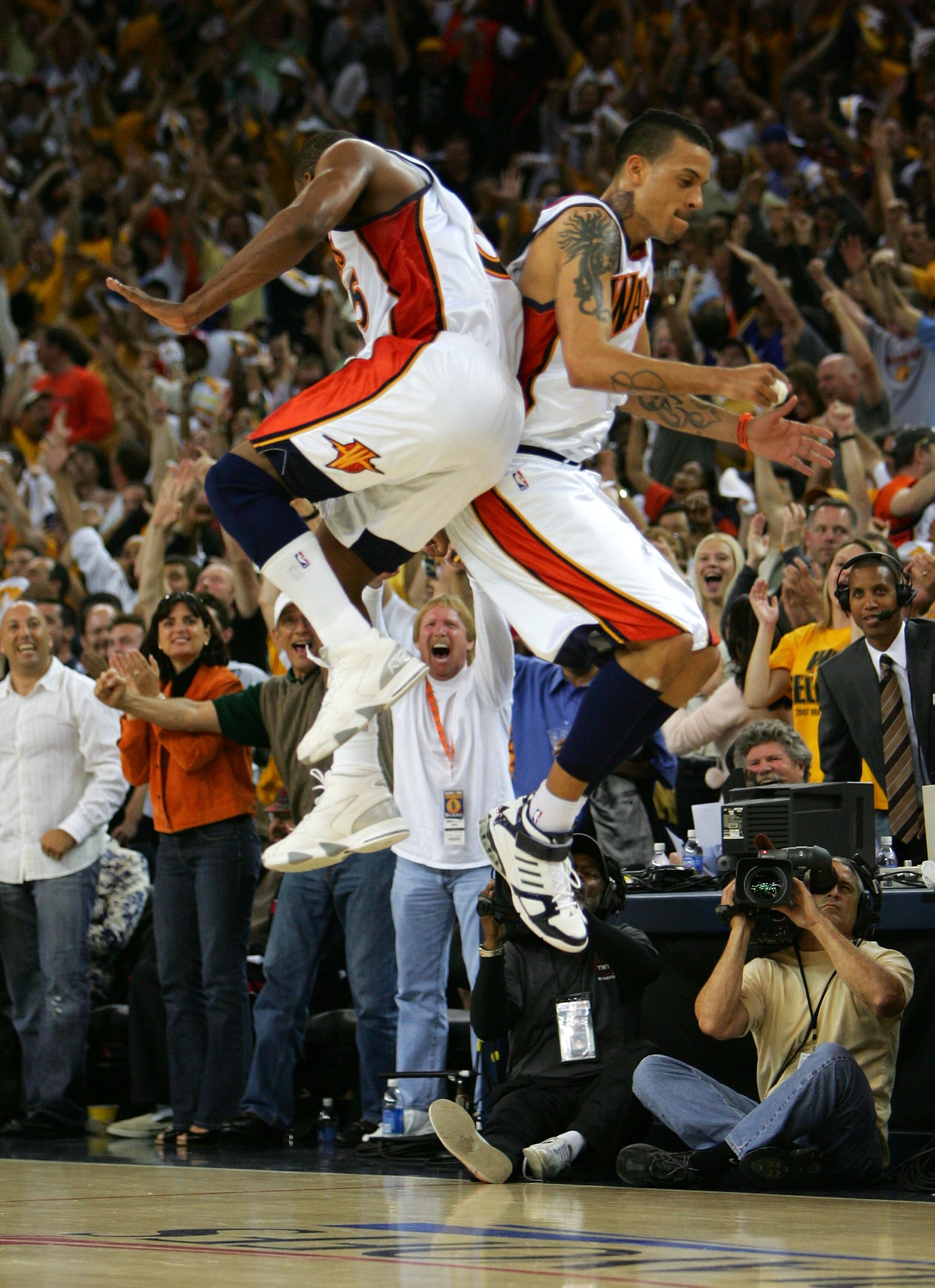 OAKLAND, CA - APRIL 29:  Baron Davis #5 and Matt Barnes #22 of the Golden State Warriors celebrates after Barnes hit a three pointer in the fourth quater against the Dallas Mavericks in Game Four of the Western Conference Quarterfinals during the 2007 NBA