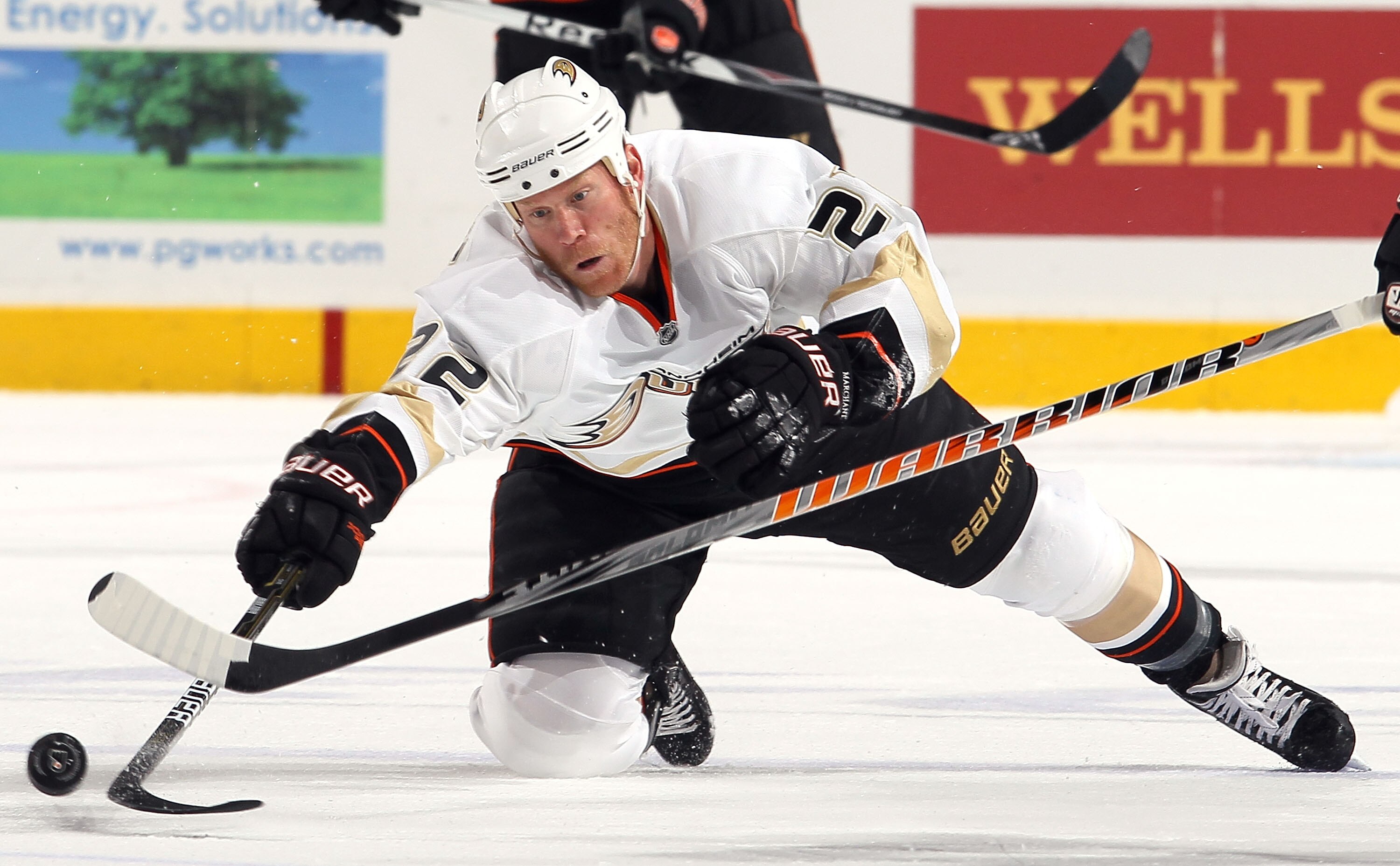PHILADELPHIA - OCTOBER 21:  Todd Marchant #22 of the Anaheim Ducks skates against the Philadelphia Flyers on October 21, 2010 at Wells Fargo Center in Philadelphia, Pennsylvania. Anaheim defeated the Flyers 3-2.  (Photo by Jim McIsaac/Getty Images)